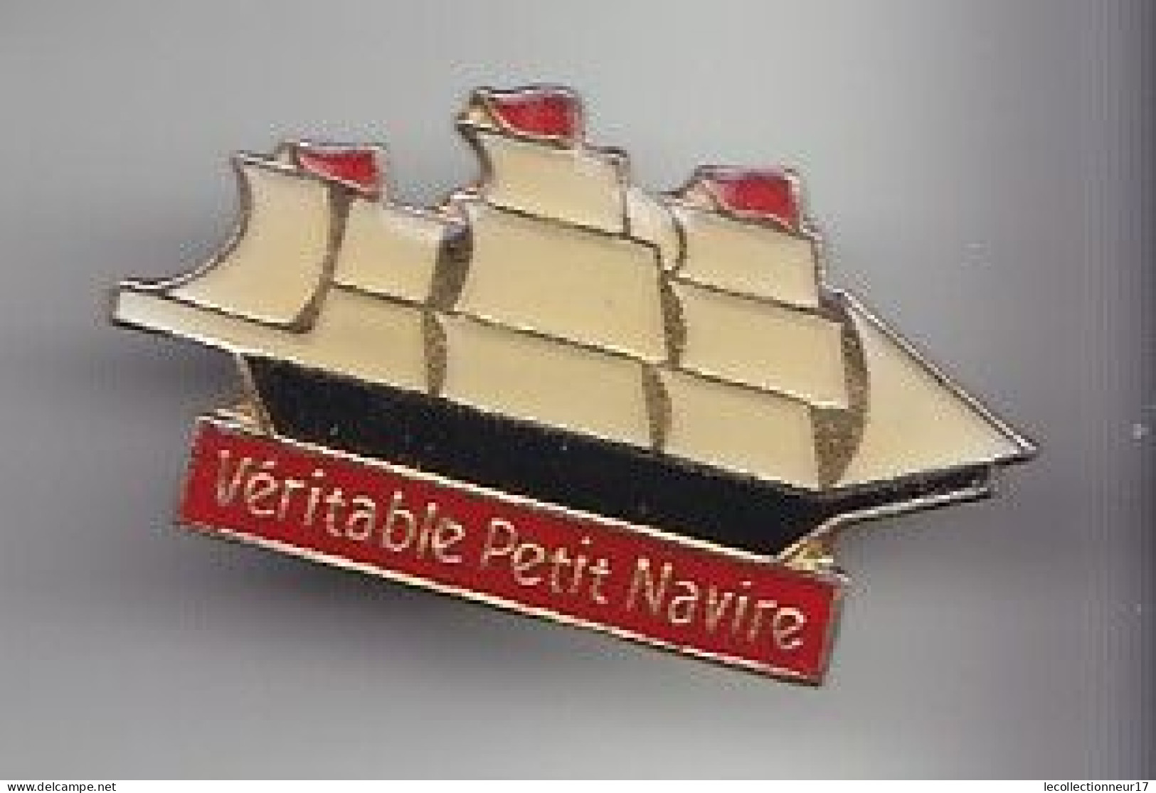 Pin's Bateau Voilier Véritable Petit Navire 3 Mats Réf 4714 - Bateaux