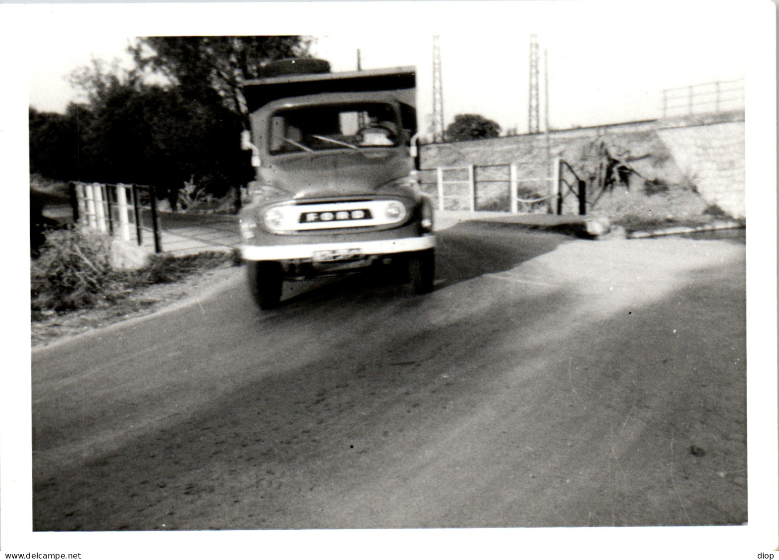 Photographie Photo Vintage Snapshot Amateur Automobile Camion Benne Flou  - Treinen