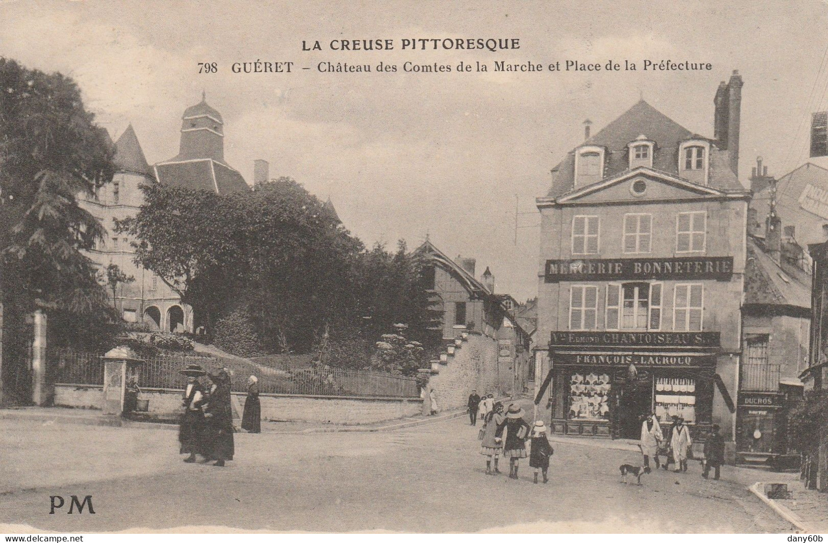 REF.AC . CPA . 23 . GUERET . CHATEAU DES COMTES DE LA MARCHE ET PLACE DE LA PREFECTURE - Guéret