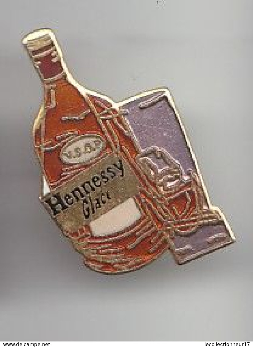 Pin's Bouteille De Hennessy Glace Réf 4759 - Beverages