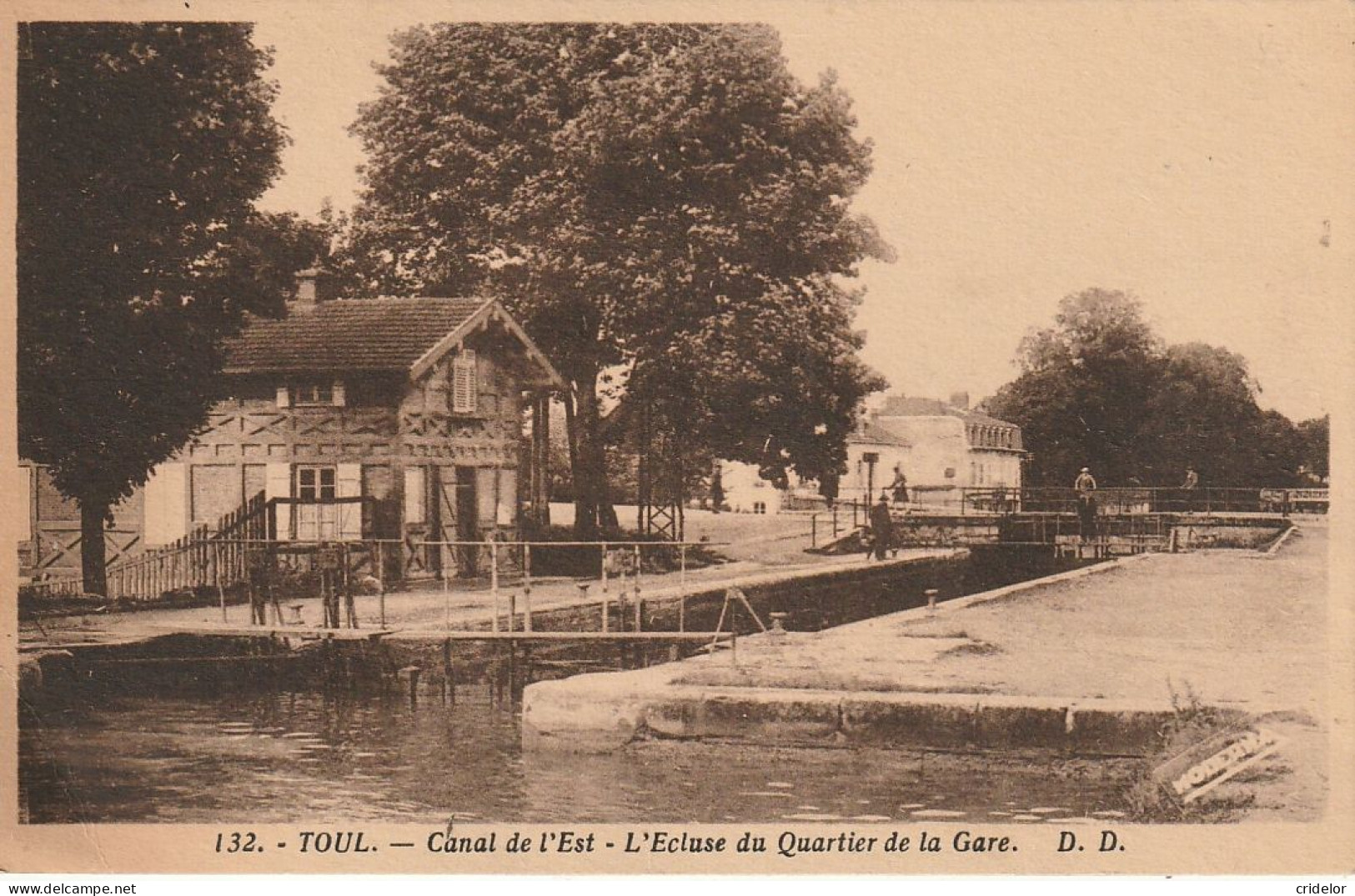 54 - TOUL - CANAL DE L'EST - BEAU PLAN SUR ECLUSE QUARTIER DE LA GARE - VOIR ZOOM - Toul