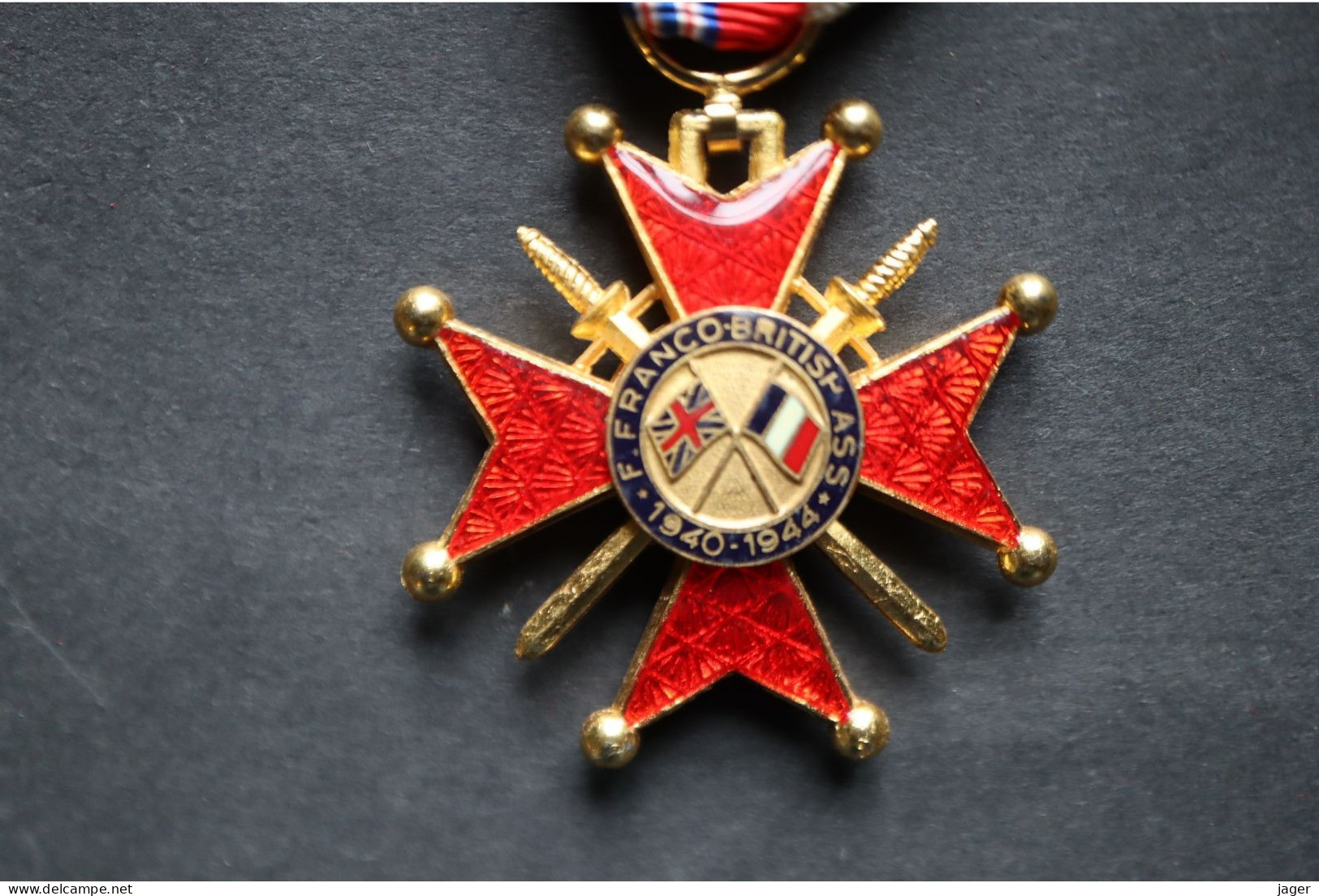 Médaille Croix Franco British 1940 1944 Officier Avec Rosette - Frankrijk