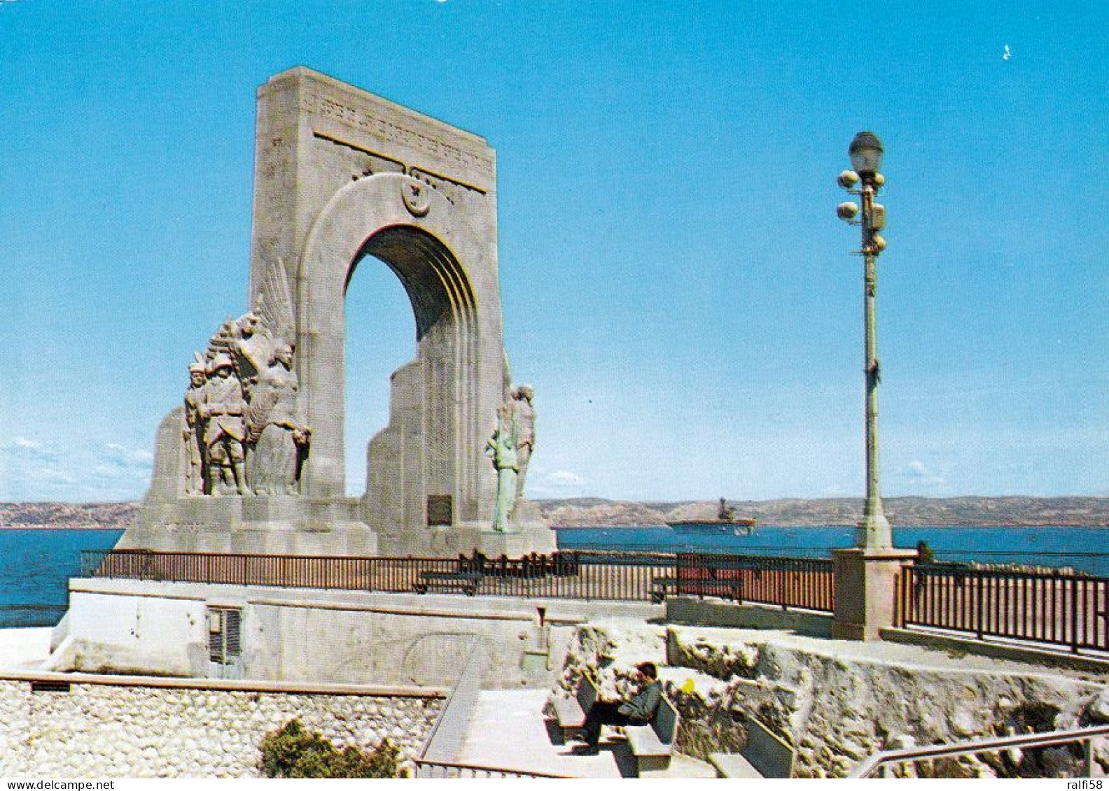 1 AK Frankreich * Monument Aux Poilus D'Orient In Marseille - Promenade De La Corniche - Département Gard * - Endoume, Roucas, Corniche, Beaches