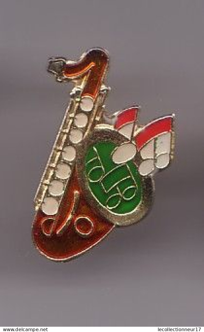 Pin's  Saxophone Note De Musique Carburant Shell Réf 1499 - Music