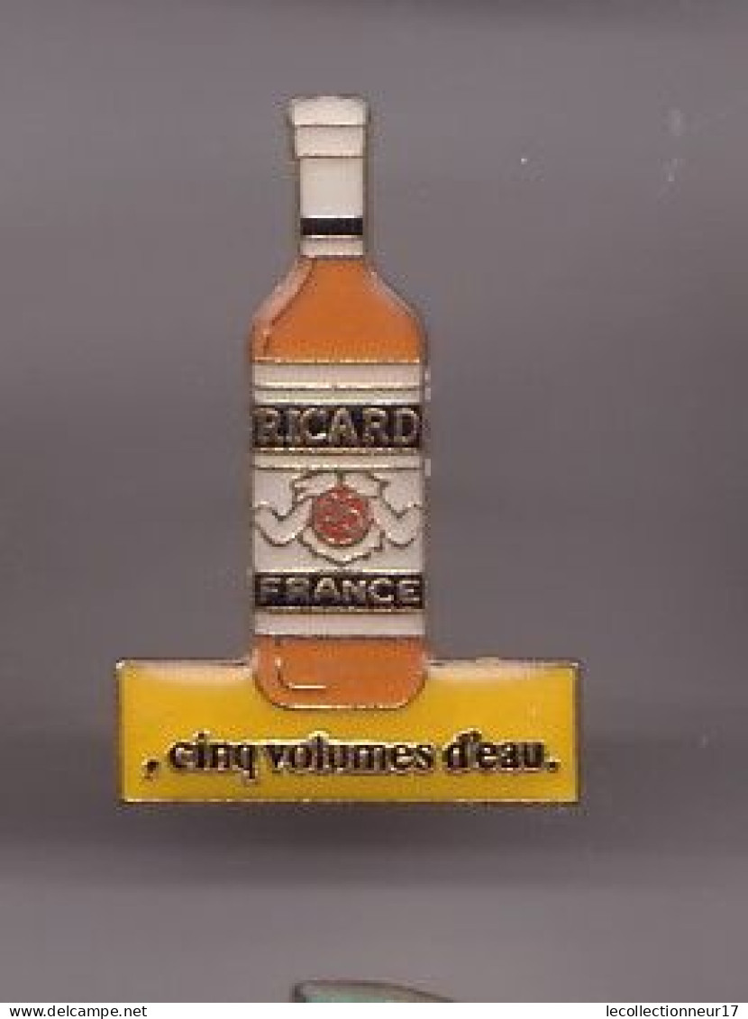 Pin's  Ricard France 5 Volumes D'eau Réf 768 - Getränke