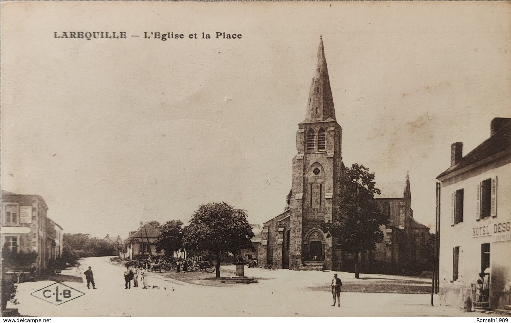 Larequille L'église Et La Place - Commentry