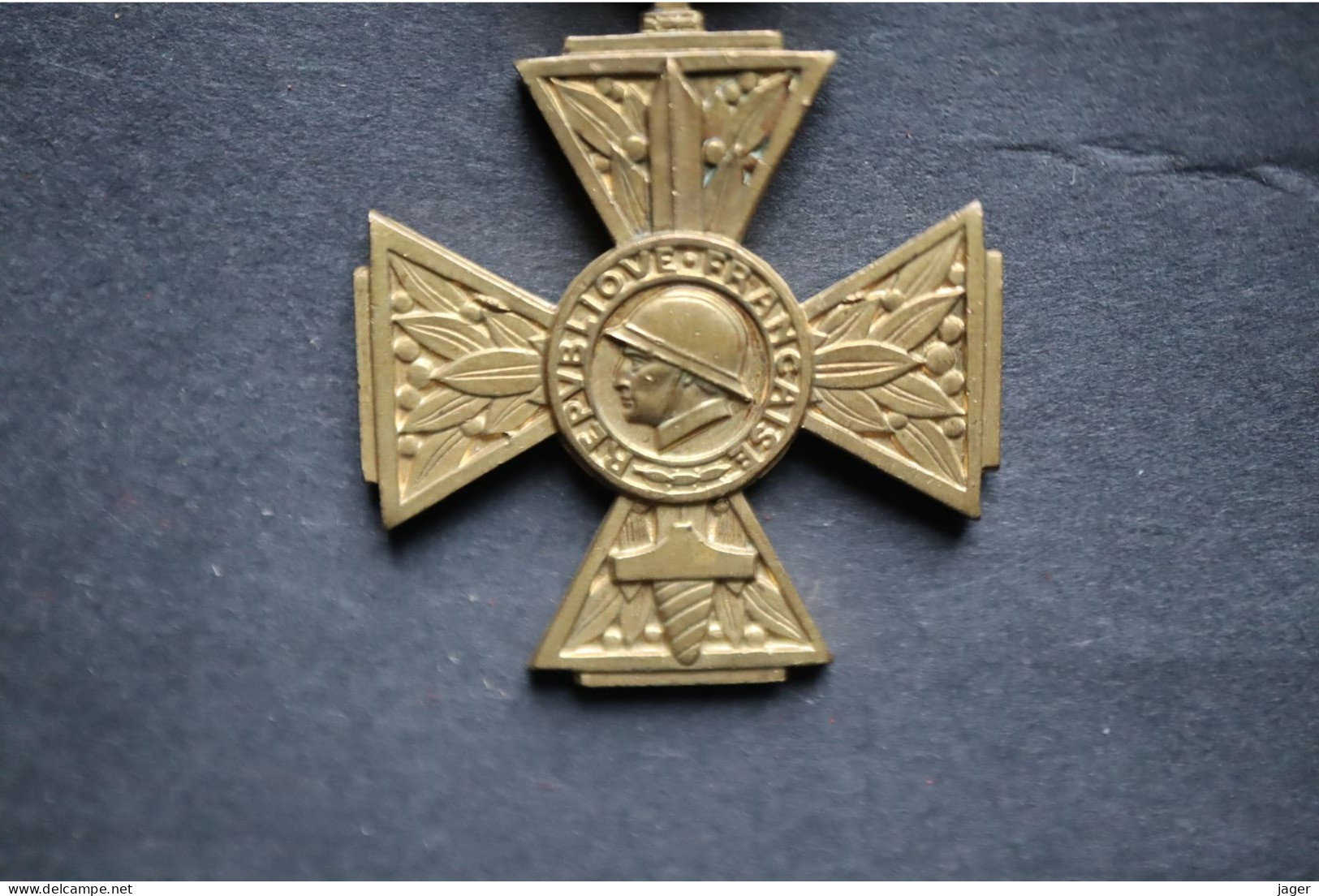 Médaille Croix Du Combattant Volontaire Avec Barrette INDOCHINE - Frankreich