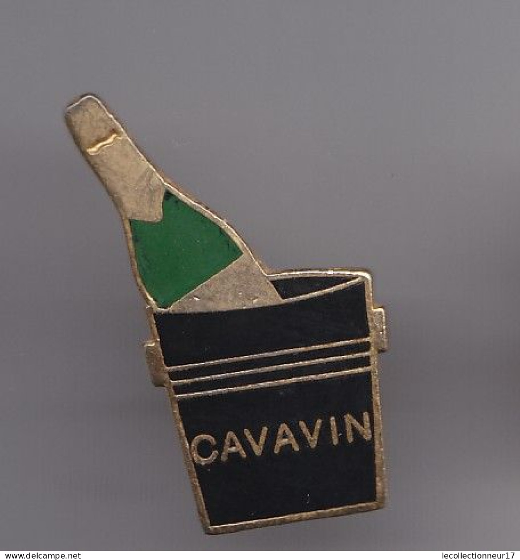 Pin's  Bouteille De Champagne Dans Un Seau Cavavin Réf 3957 - Boissons