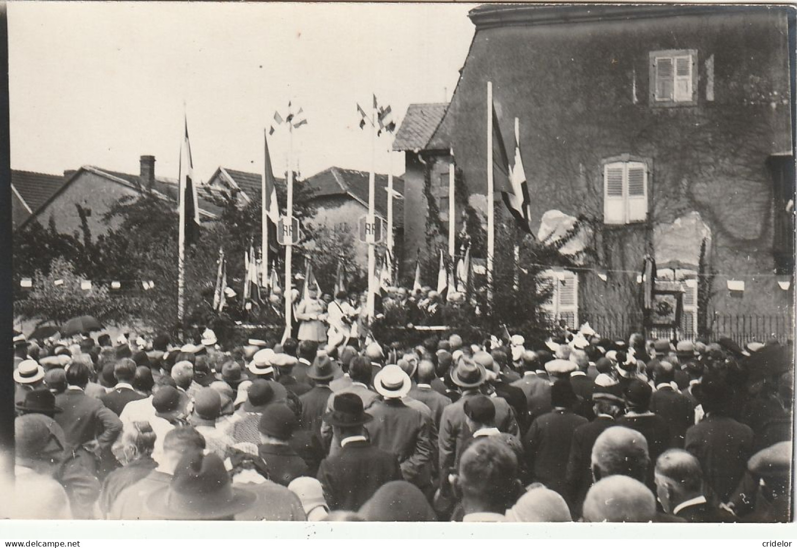 57 - SARRALBE - CEREMONIE - U.N.C 1931 ? - BELLE CARTE PHOTO EN BON ETAT - DISCOURS - VOIR ZOOM - Sarralbe