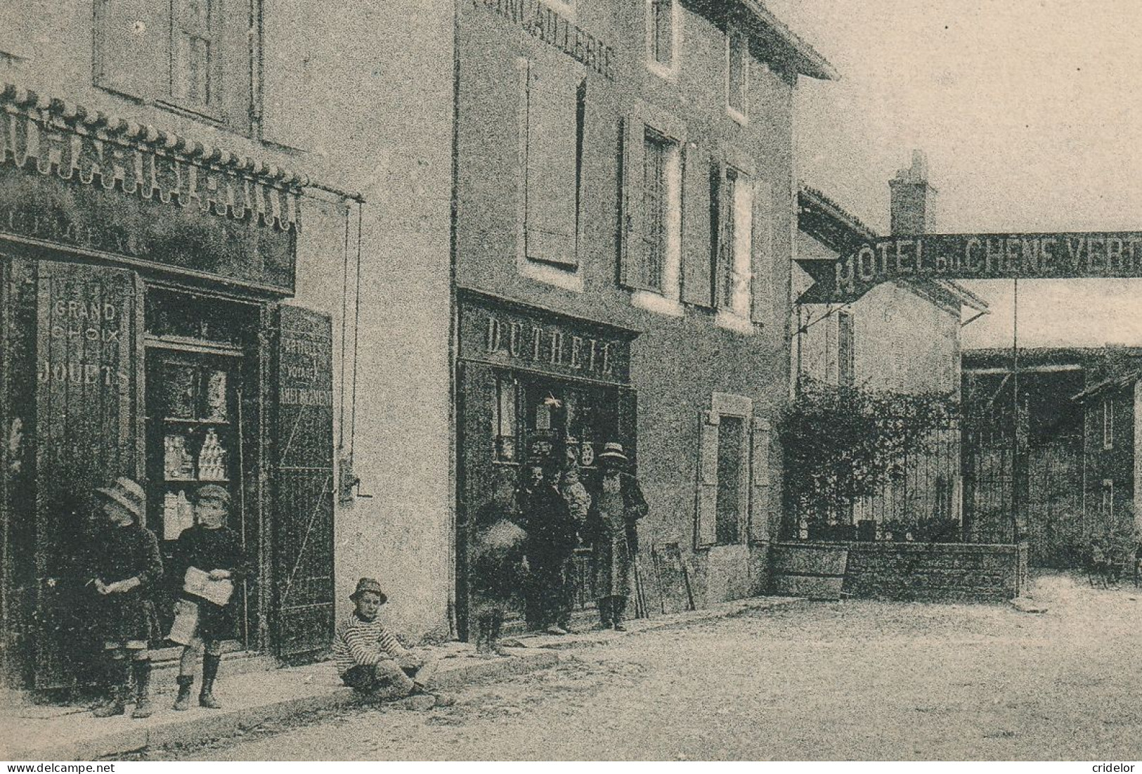 79 - LEZAY - RUE COIN DE LA PLACE - COMMERCES - HOTEL CHENE VERT - MACHINES AGRICOLES DOUSSOT - VOIR 2 ZOOMS - Altri & Non Classificati