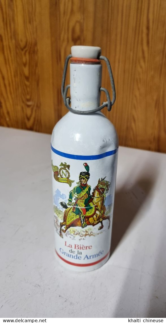 Lot 2 Bouteille En Aluminium Blanche La Bière De La Grande Armée - Bier