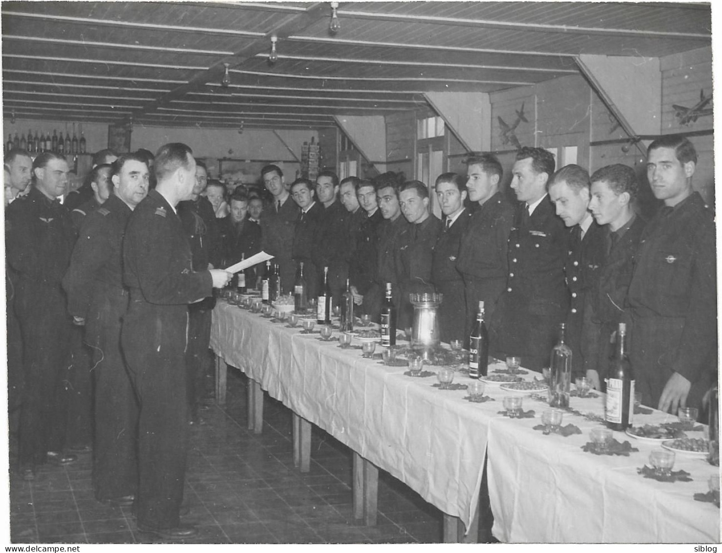 PHOTO - Militaires, Après Le Discours, L'apéro  - Ft 16 X 12,5 Cm - Guerra, Militares