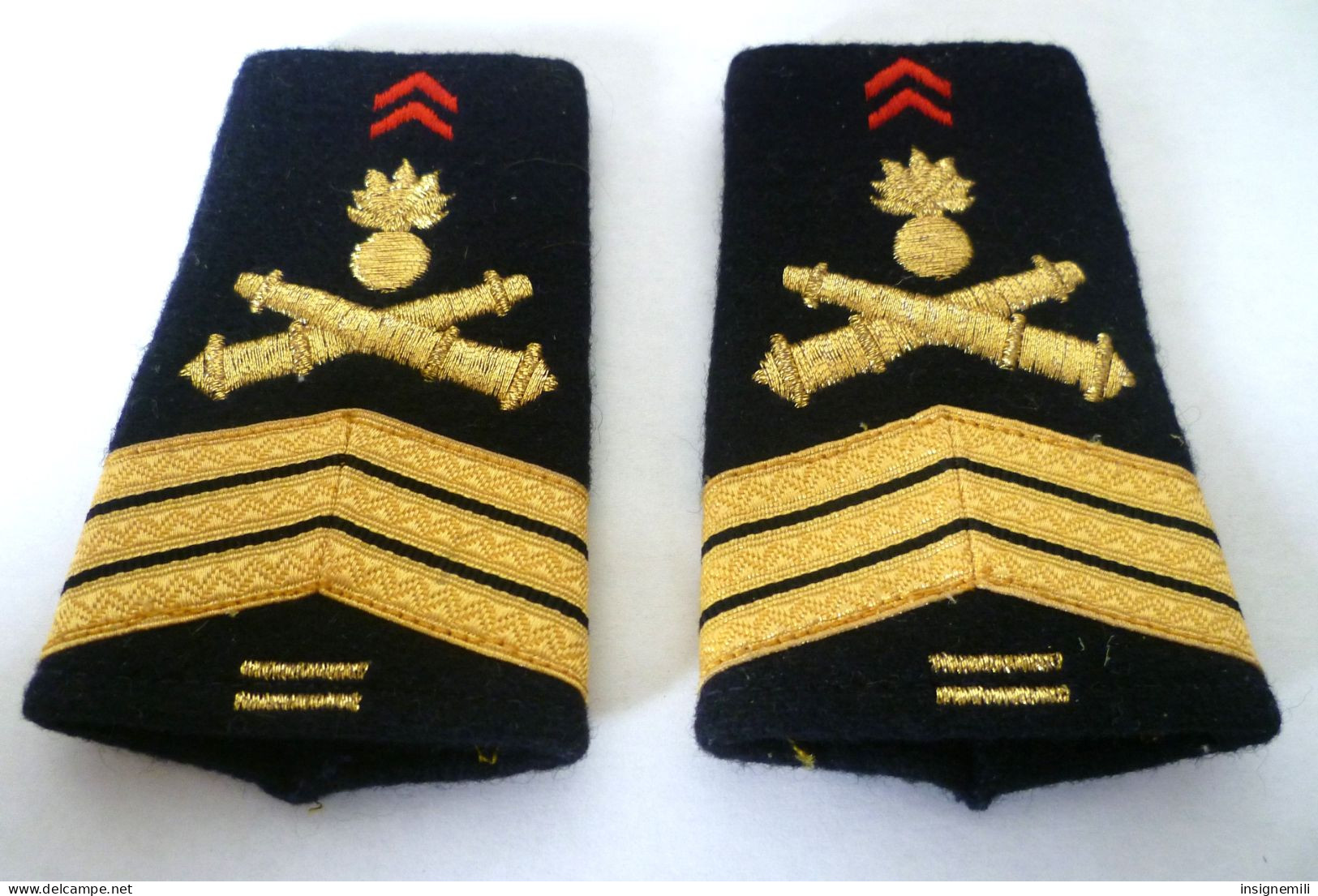 PAIRE D' EPAULETTES ARTILLERIE - Sergent-Chef - Uniformes