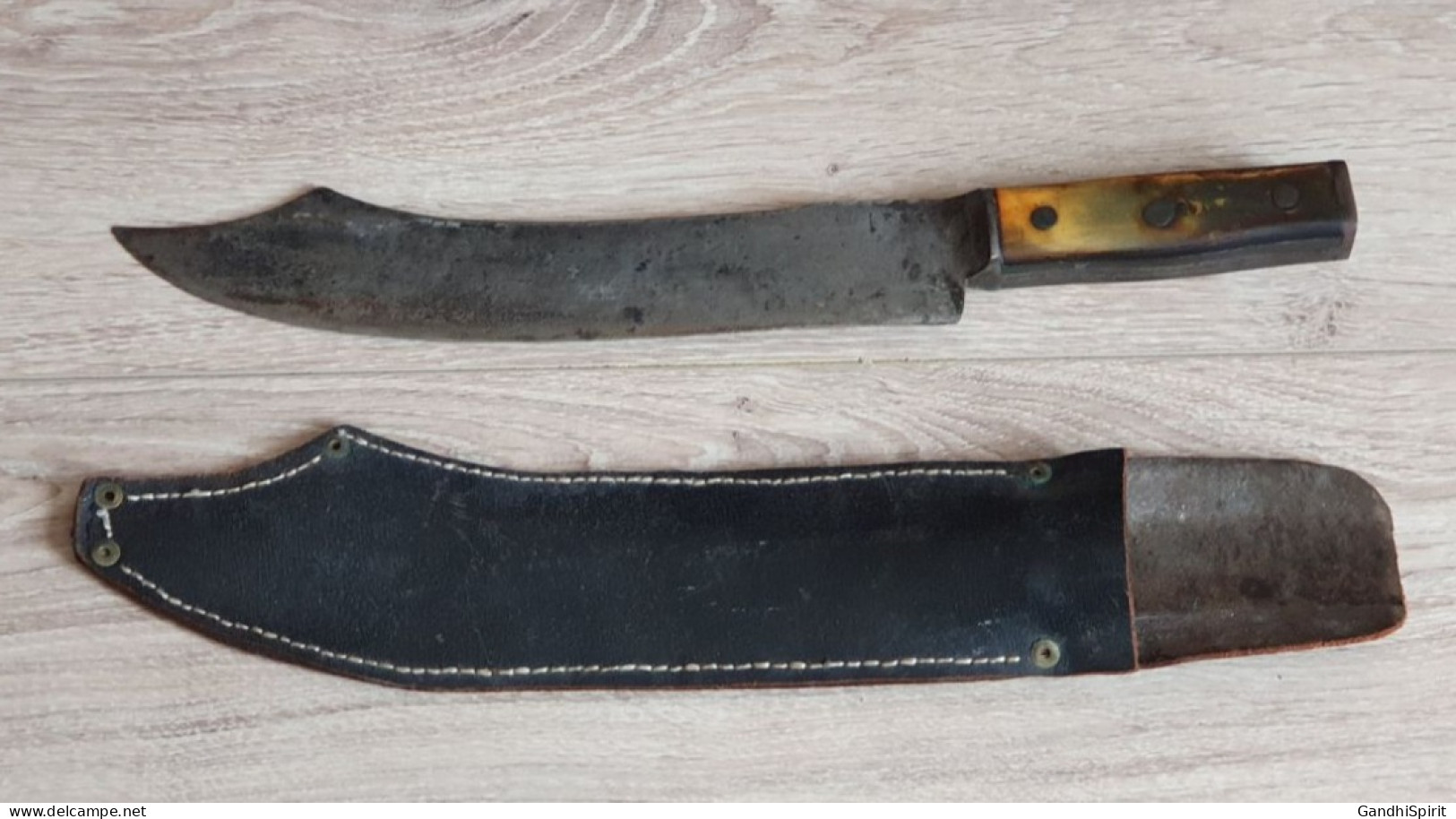 Ancien Couteau à Dépecer - H. Besse Coutelier à Uzerche - Lame En Fer Forgée, Manche En Corne, Boucher, Boucherie - Knives/Swords