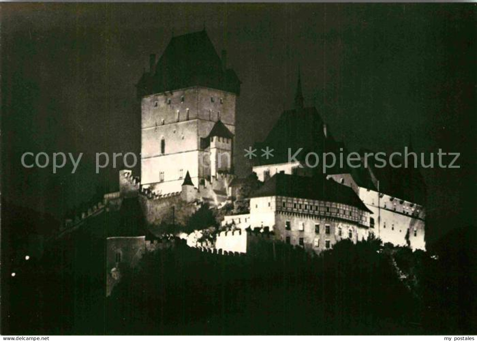 72838582 Karlstejn Hrad Burg Unter Beleuchtung Karlstejn - Repubblica Ceca