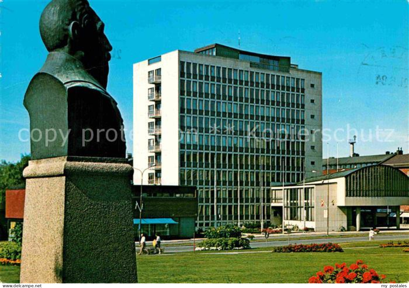 72833778 Lulea Stadshuset Rathaus Denkmal Bueste Lulea - Schweden