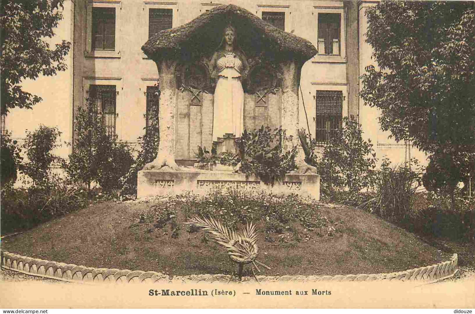 38 - Saint Marcellin - Monument Aux Morts - CPA - Voir Scans Recto-Verso - Saint-Marcellin