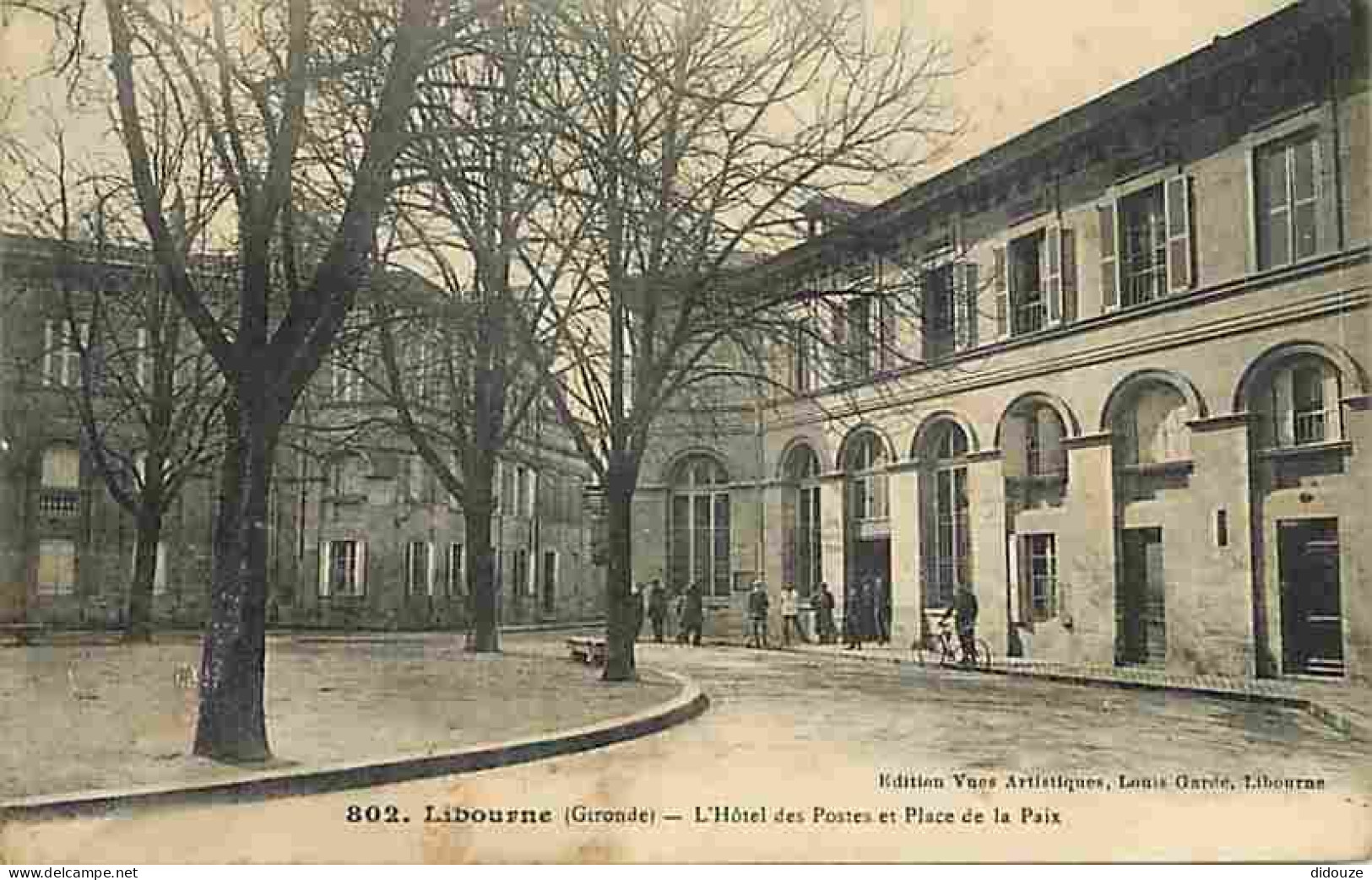 33 - Libourne - L'Hotel Des Postes Et Place De La Paix - Animée - CPA - Voir Scans Recto-Verso - Libourne