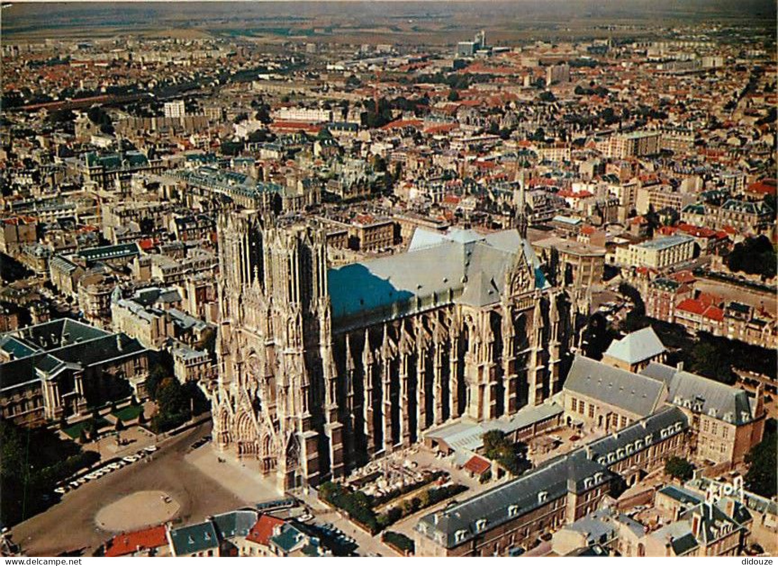 51 - Reims - Cathédrale Notre Dame - Vue Aérienne - CPM - Carte Neuve - Voir Scans Recto-Verso - Reims