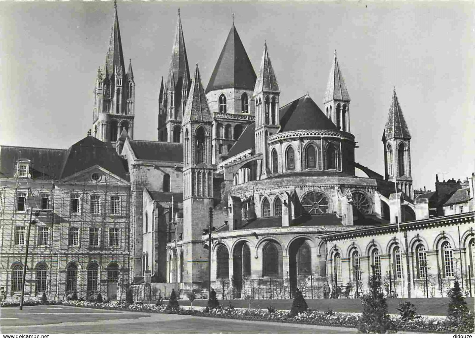 14 - Caen - Abbaye Aux Hommes - Eglise Saint-Etienne - Abside Et Ensemble - Mention Photographie Véritable - Carte Dente - Caen