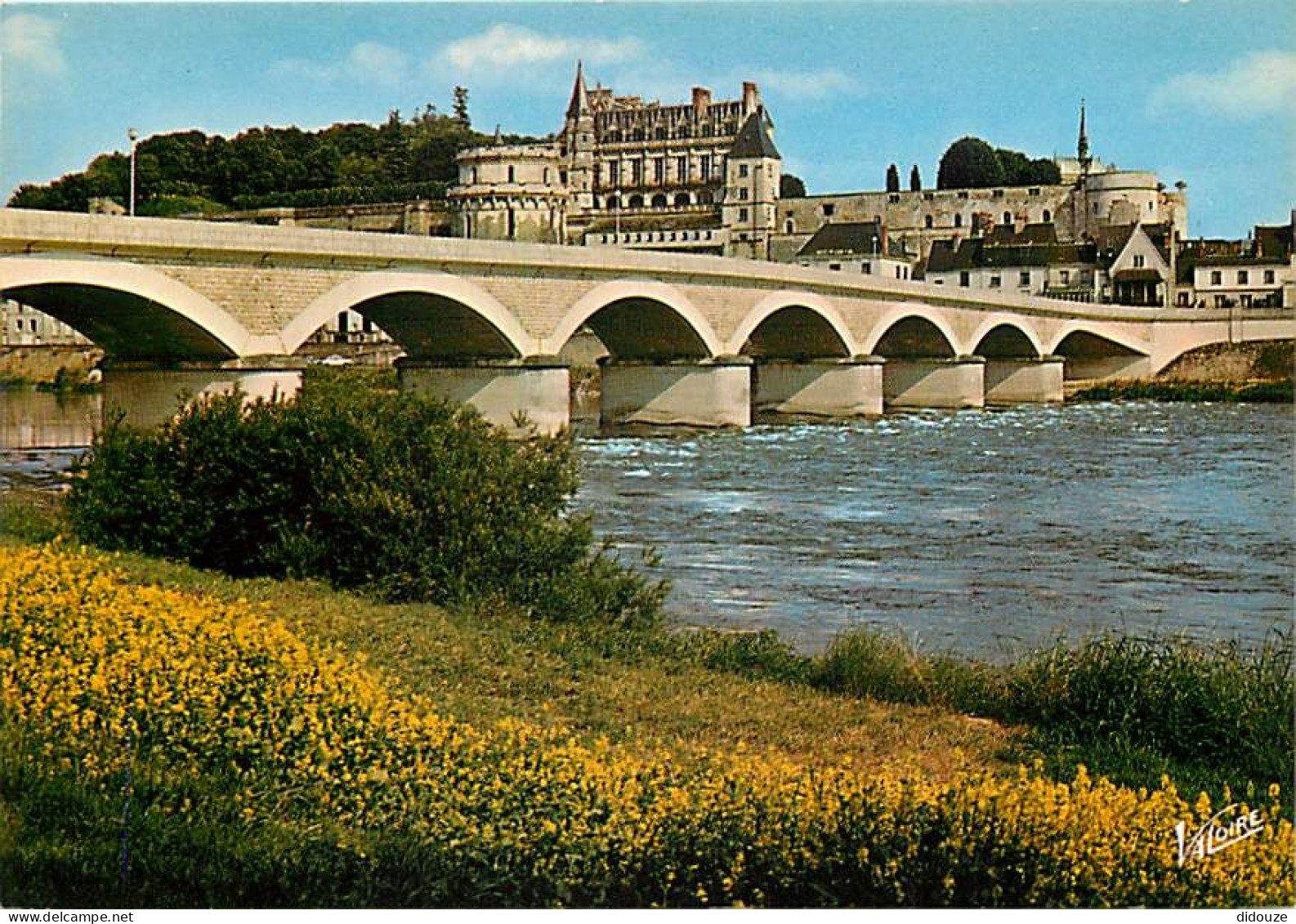 37 - Amboise - Le Pont Sur La Loire Et Le Château Du XVe Siècle (Tour Des Minimes, Logis Du Roi, Remparts Et Chapelle Sa - Amboise