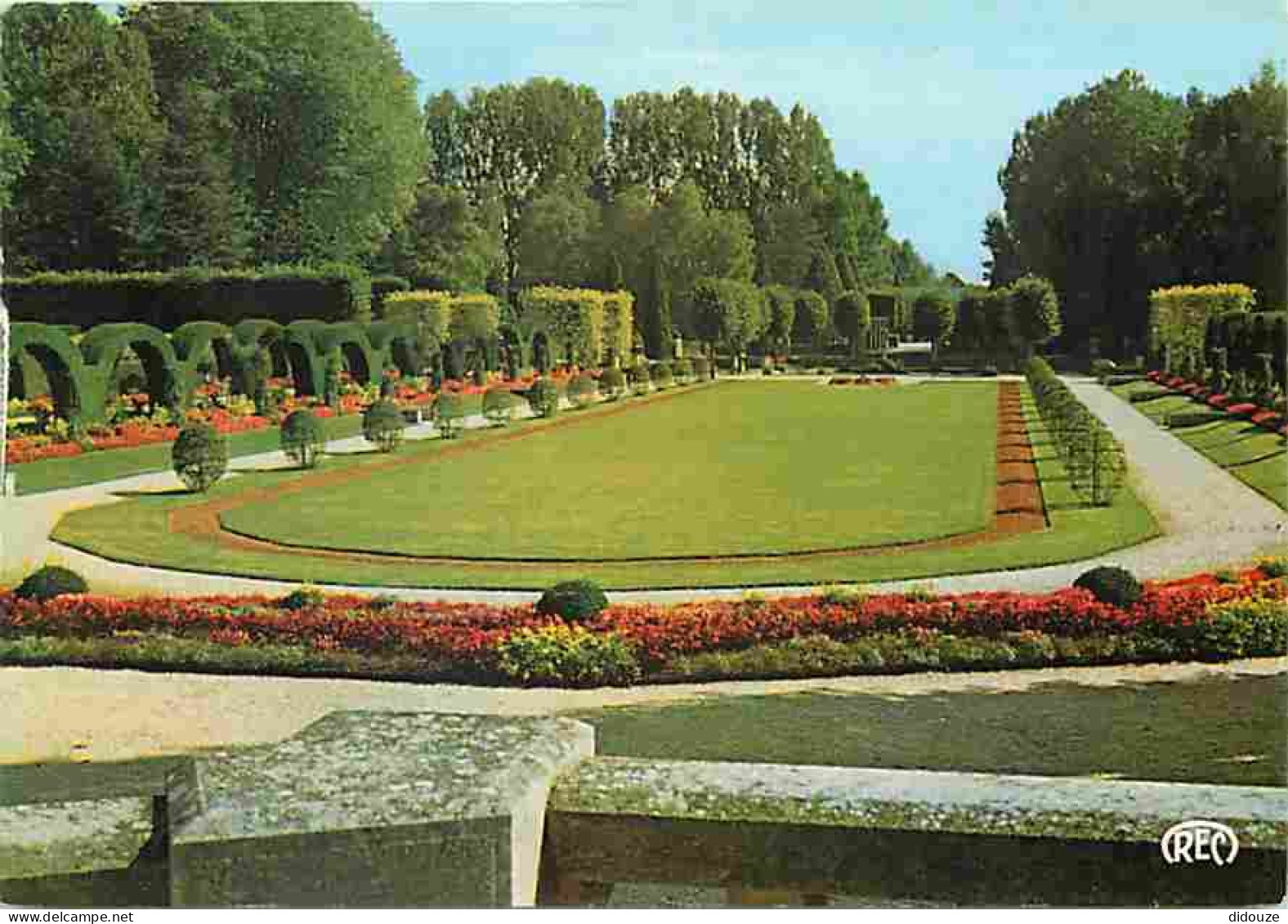 18 - Bourges - Le Jardin Dés Prés Fichaux - Le Tapis Vert - Fleurs - Flamme Postale De Blois - CPM - Voir Scans Recto-Ve - Bourges