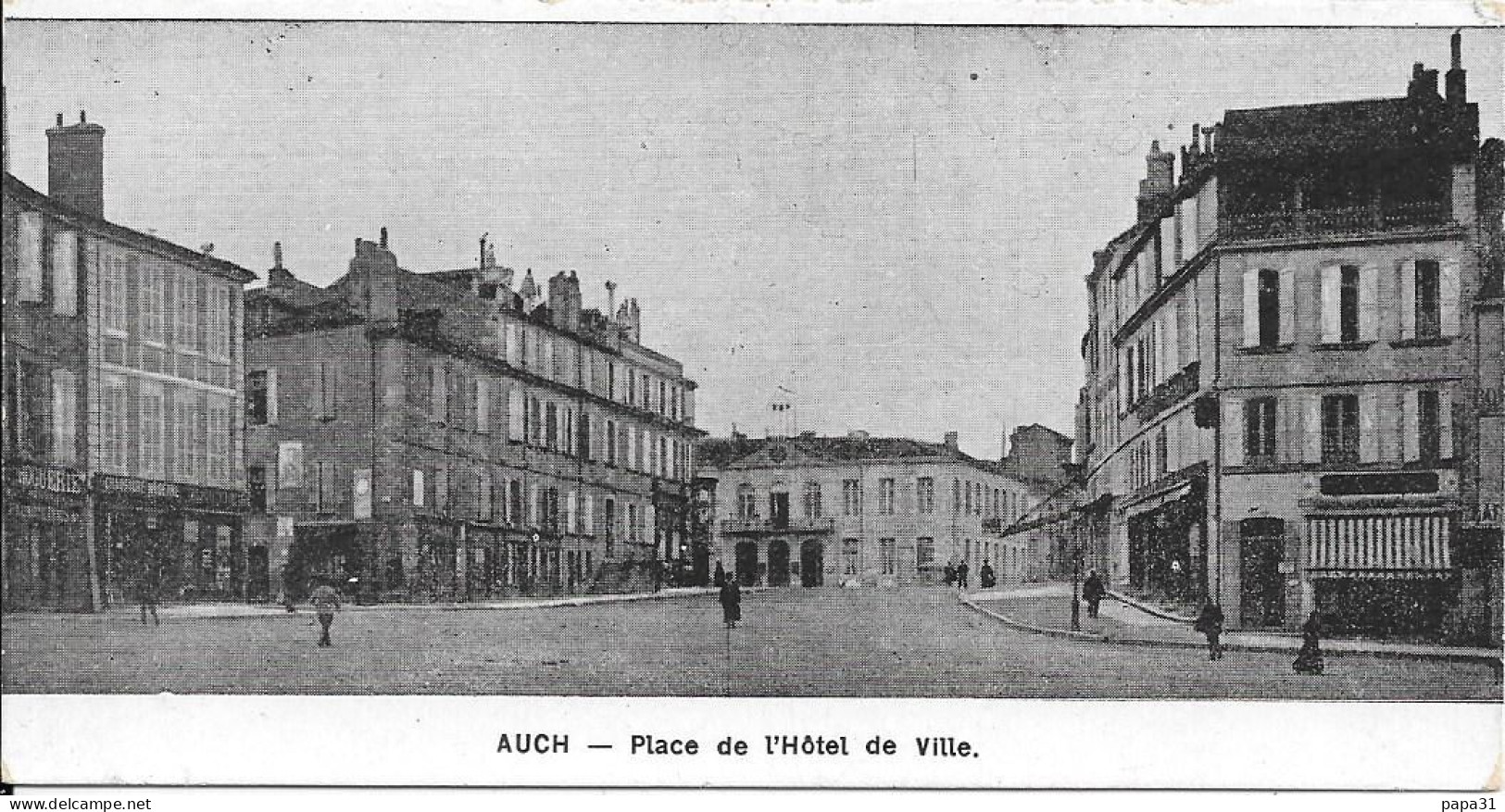AUCH - Place De L'Hôtel De Ville - Auch