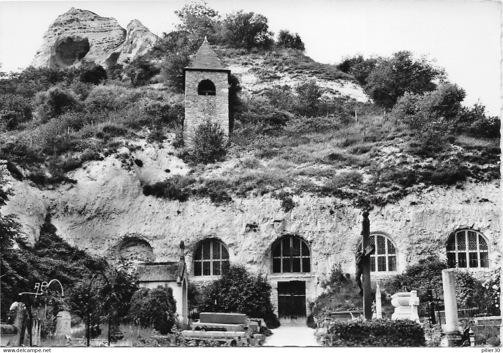 HAUTE-ISLE - L'EGLISE SOUTERRAINE ET LE COLOMBIER - Prix Fixe - Autres & Non Classés