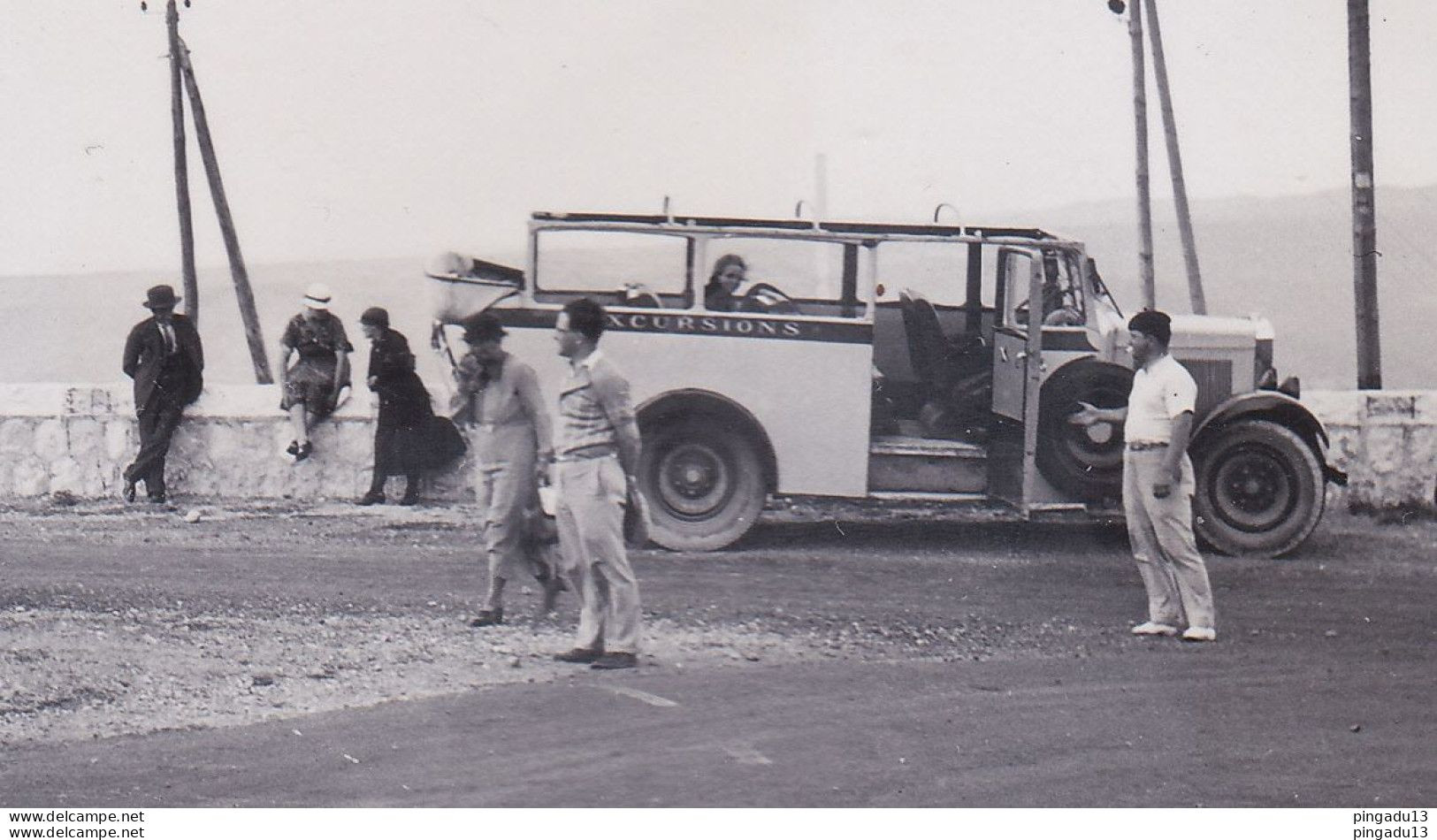 Fixe Alpes De Haute Provence Poteau De Telle 1937 Excursion Autocar Bégude Blanche Bras D'Asse - Places