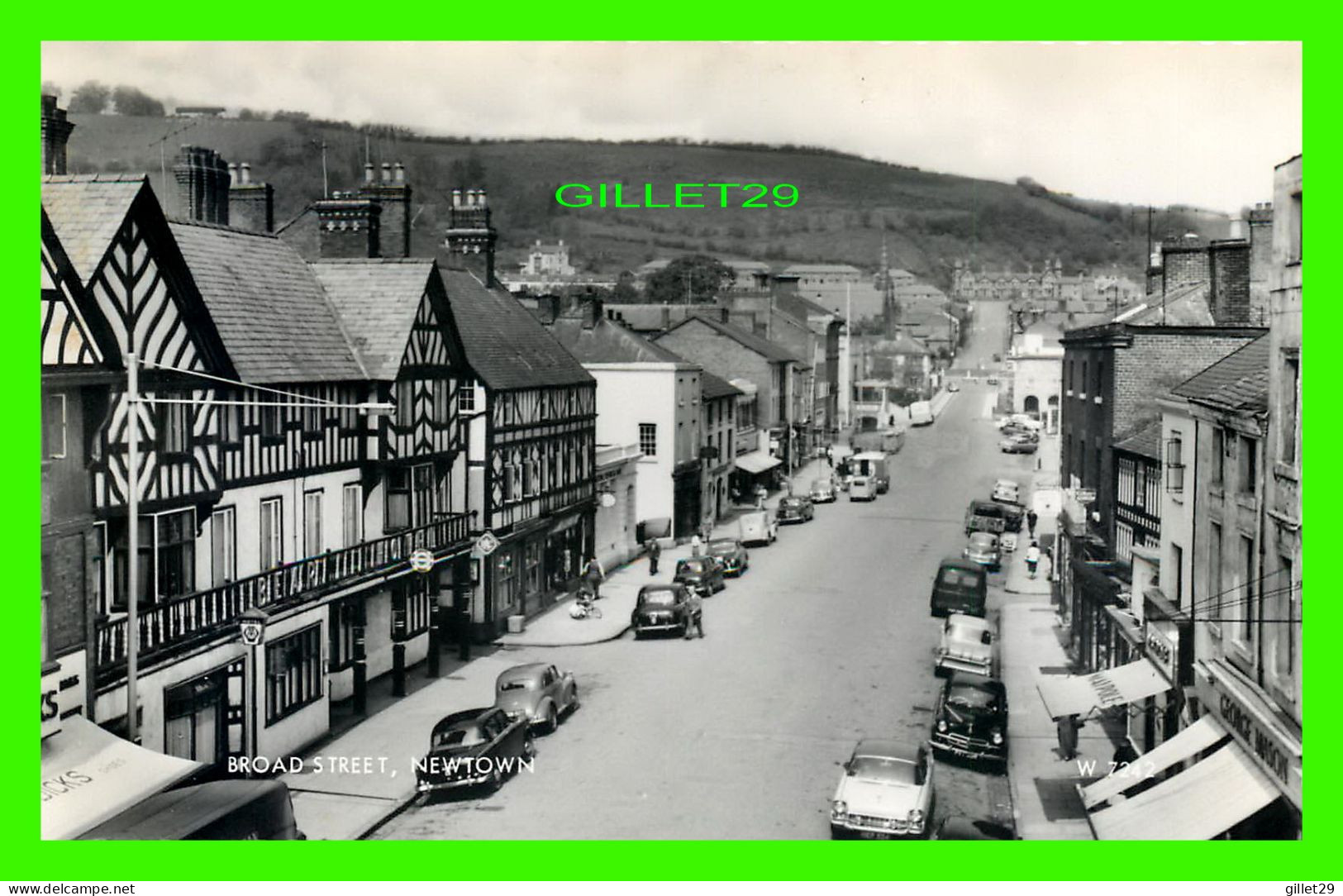 NEWTOWN, MONTGOMERY, PAYS DE GALLES - VIEW OF BROAD STREET - ANIMATED OLD CARS - VALENTINE'S - REAL PHOTO - - Montgomeryshire