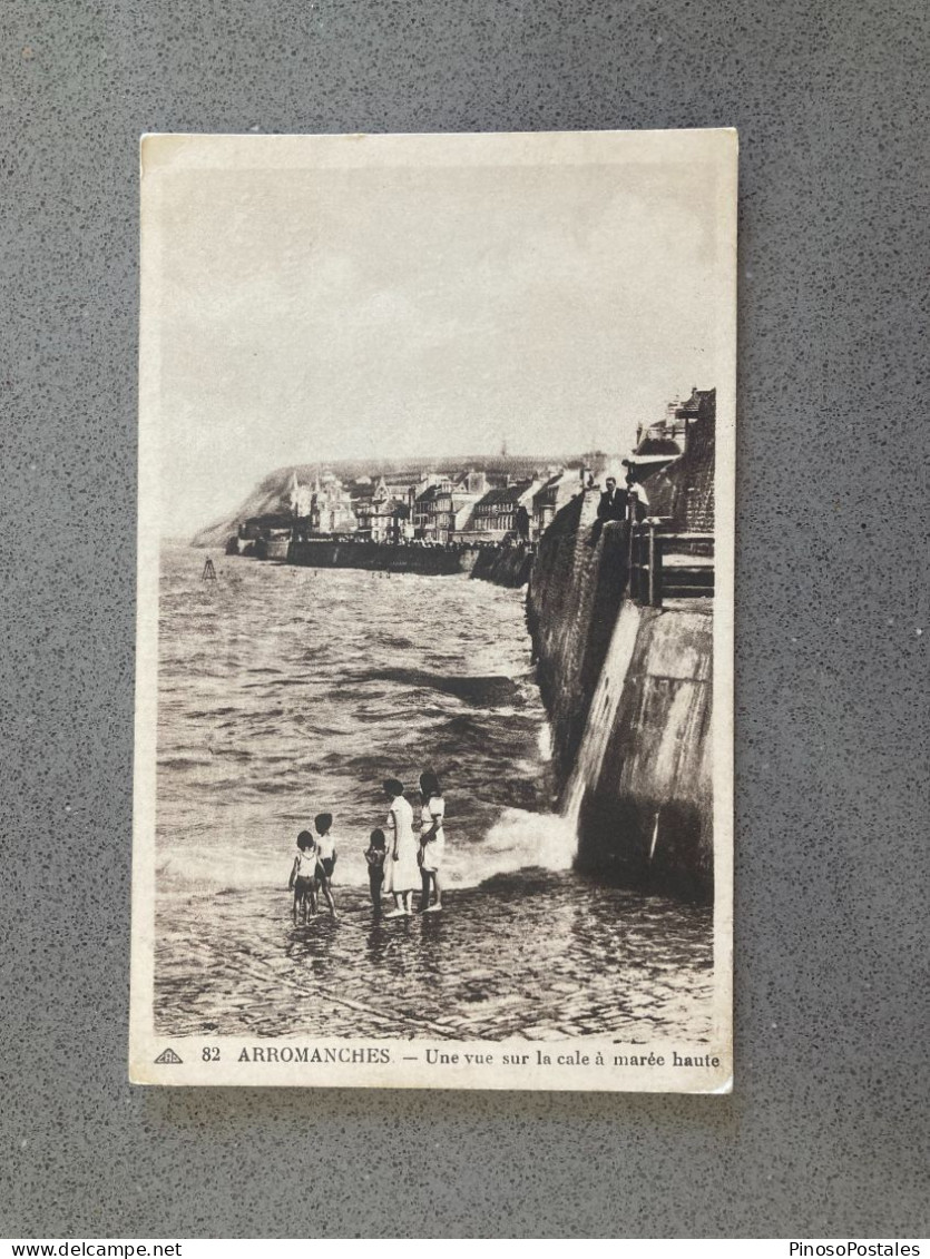 Arromanches Une Vue Sur La Cala A Maree Haute Carte Postale Postcard - Arromanches