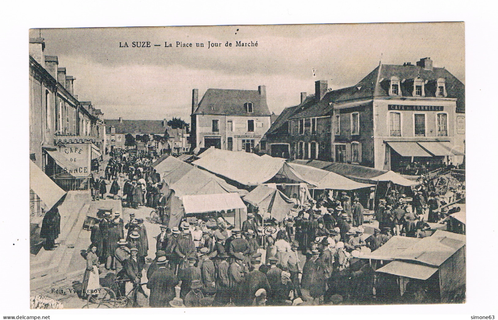 D 72 - Cpa - LA SUZE - LA PLACE UN JOUR DE MARCHE - La Suze Sur Sarthe