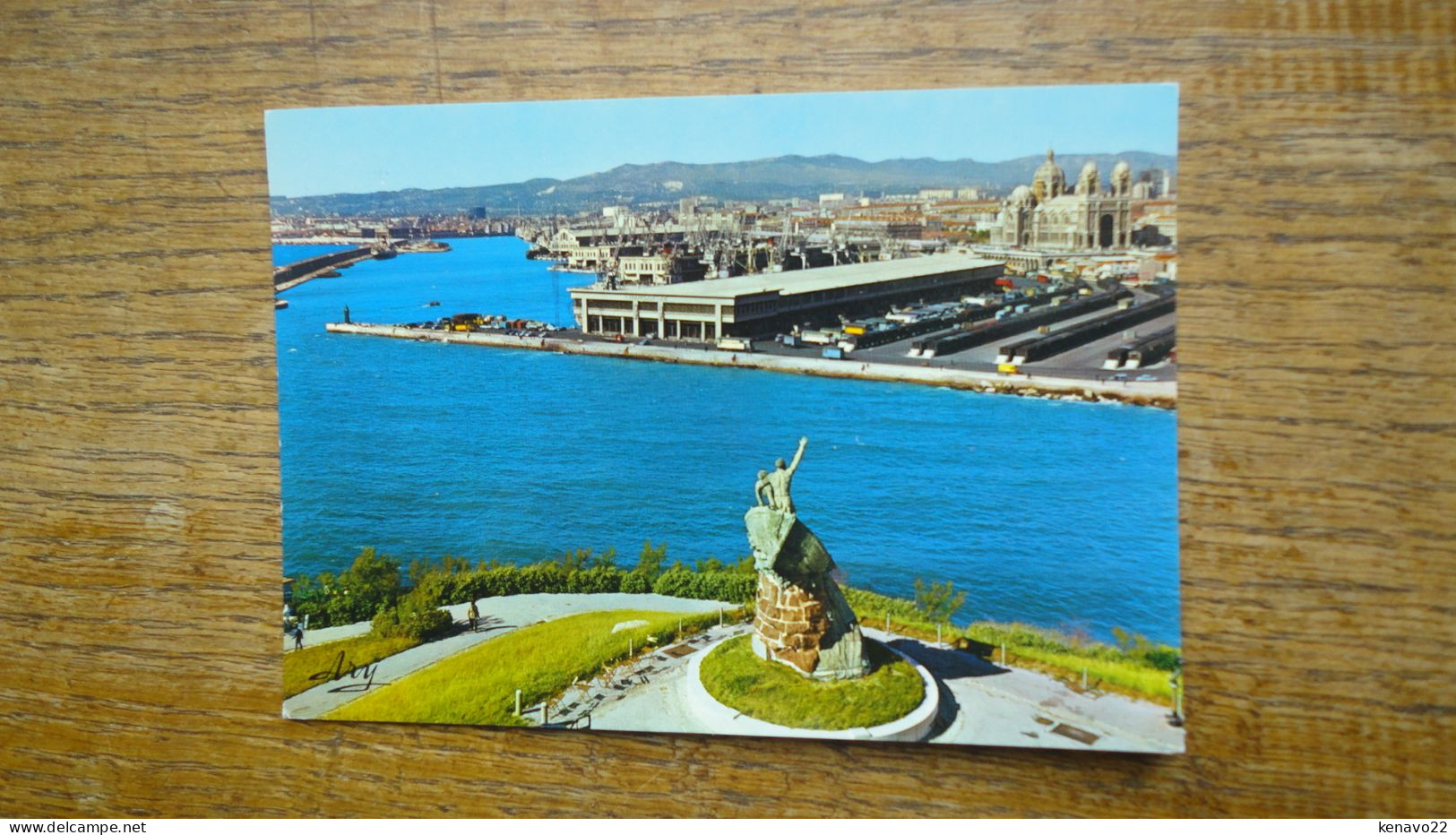 Marseille , Monument Aux Héros De La Mer , Grands Ports Et Cathédrale - Monumenten