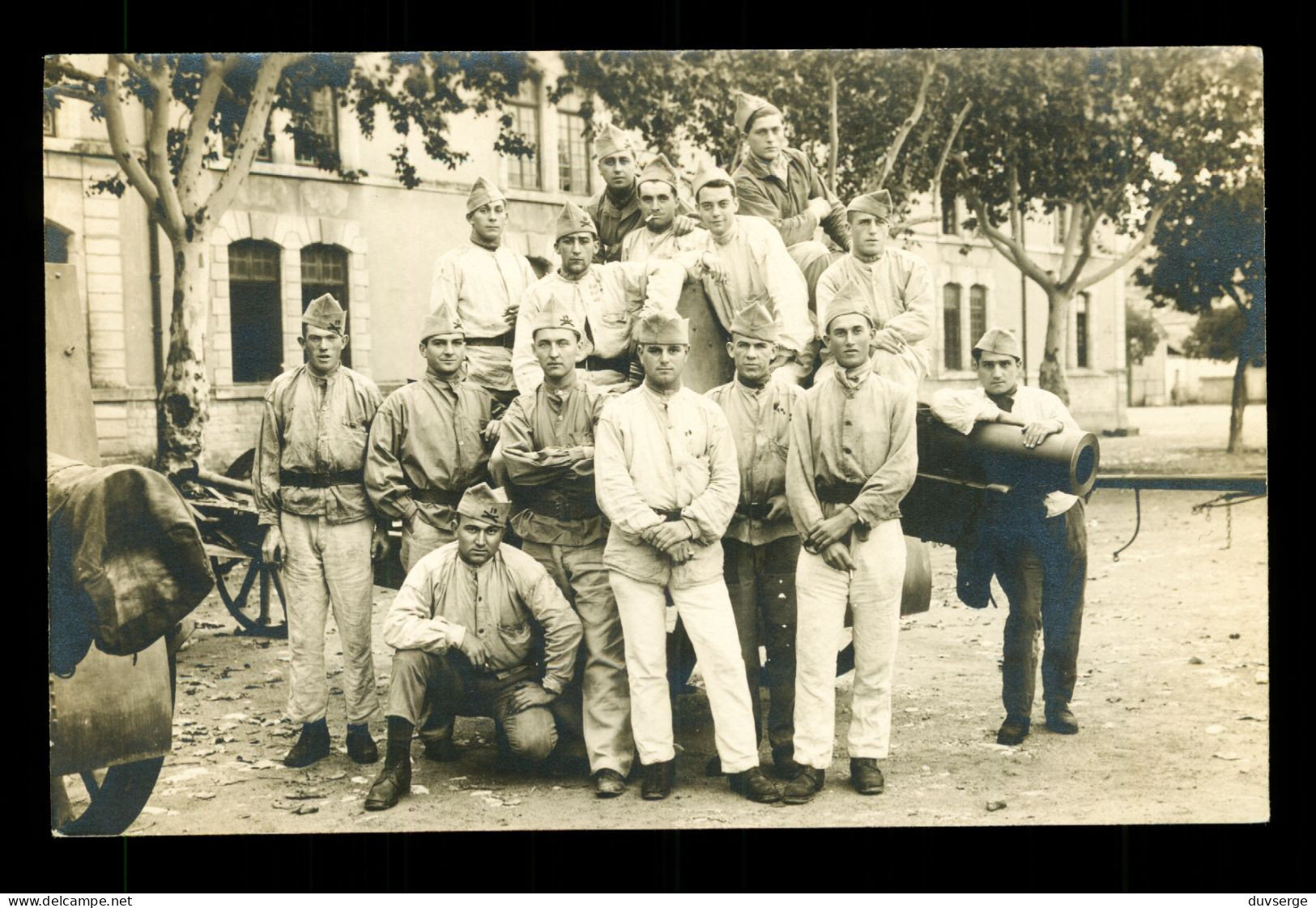 Carte Photo Militaire Nimes Soldats Du 19eme Regiment D' Artillerie Octobre 1929 ( Format 9cm X 14cm ) - Regimenten