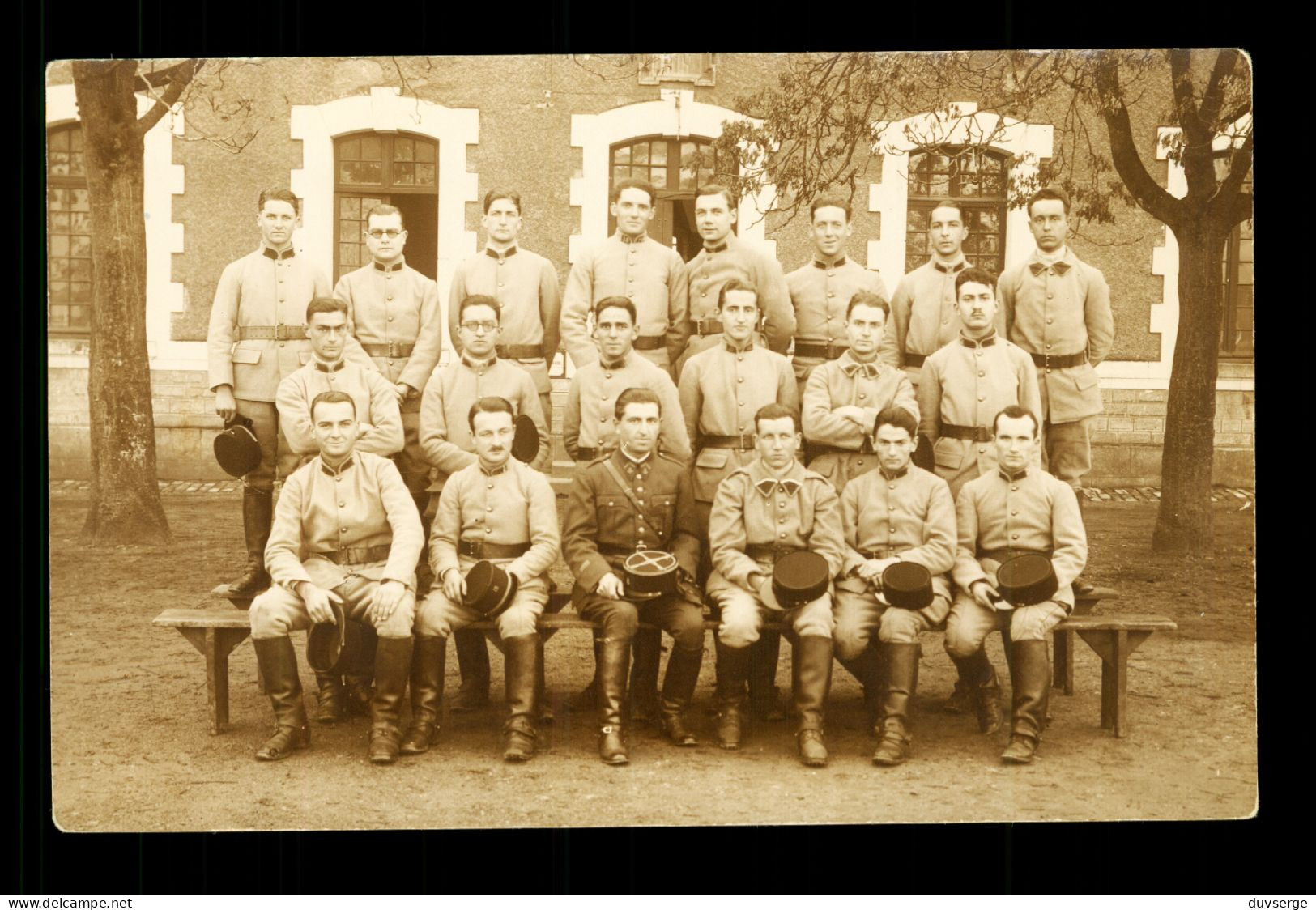 Carte Photo Militaire Soldats Du 19eme Regiment ( Format 9cm X 14cm ) - Régiments