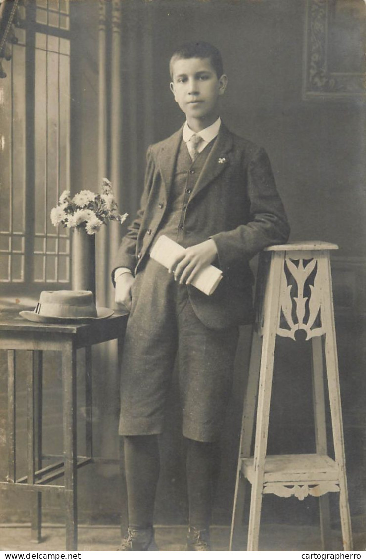 Souvenir Photo Postcard Elegant Boy Flower Vase Hat 1916 - Fotografie