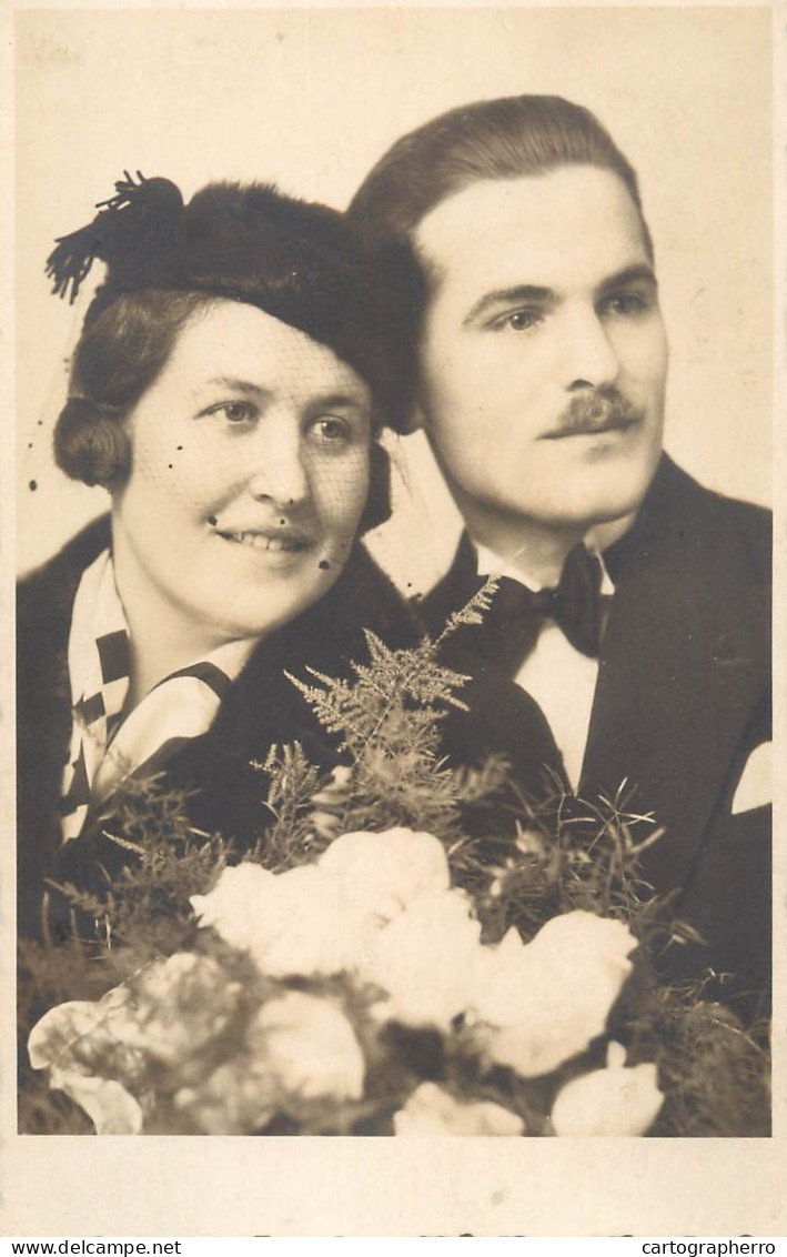 Souvenir Photo Postcard Elegant Couple Flowers Veil 1935 - Photographie