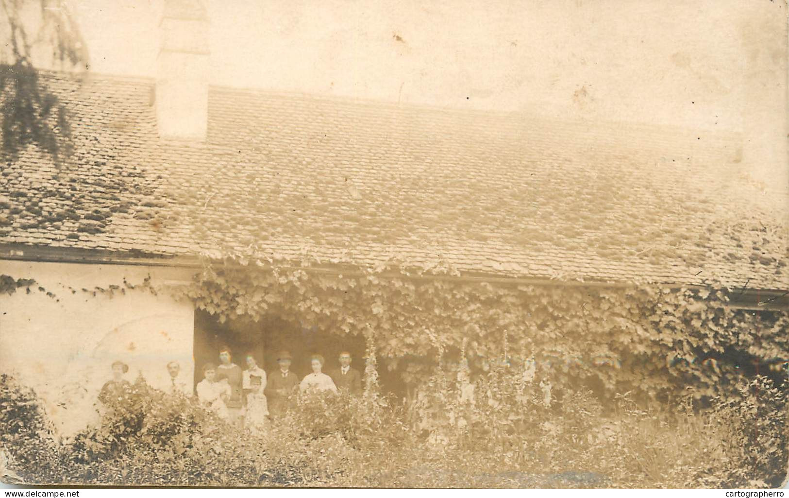 Souvenir Photo Postcard Family In The Garden - Photographs