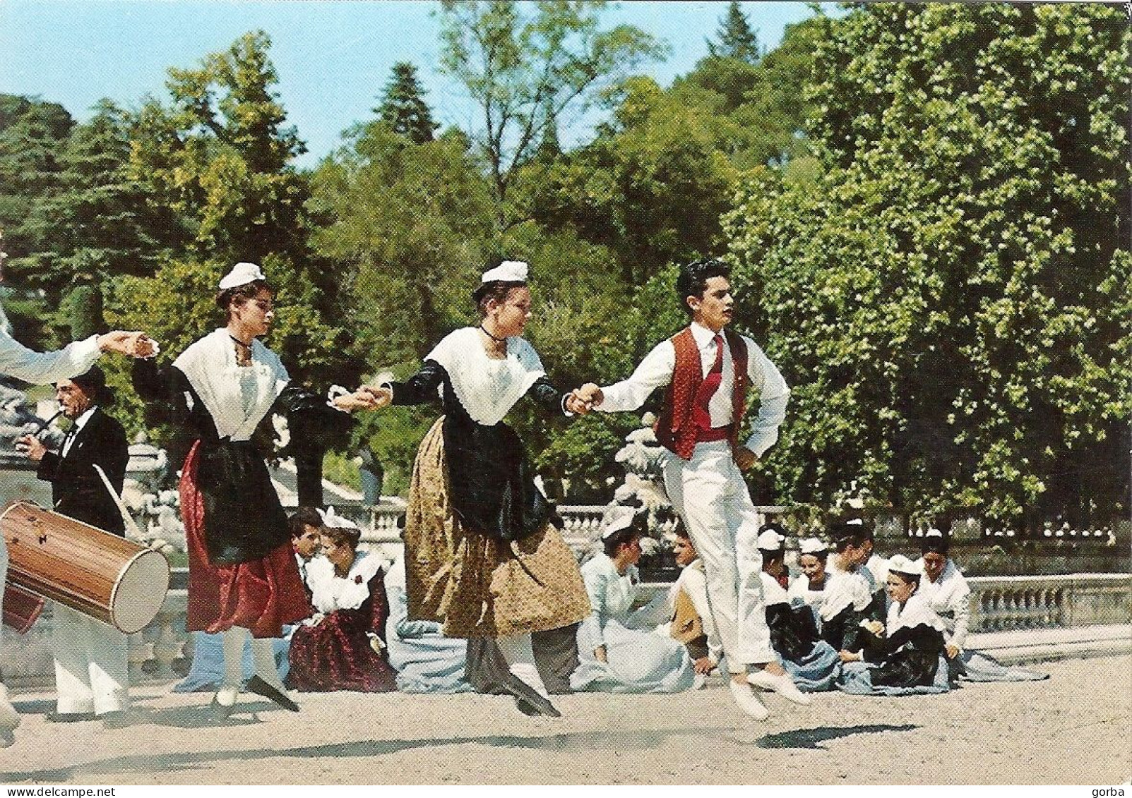 *CPM  - 30 - NIMES - La Farandole De Concours Par Les Farandoleurs Cheminots Nîmois - Nîmes