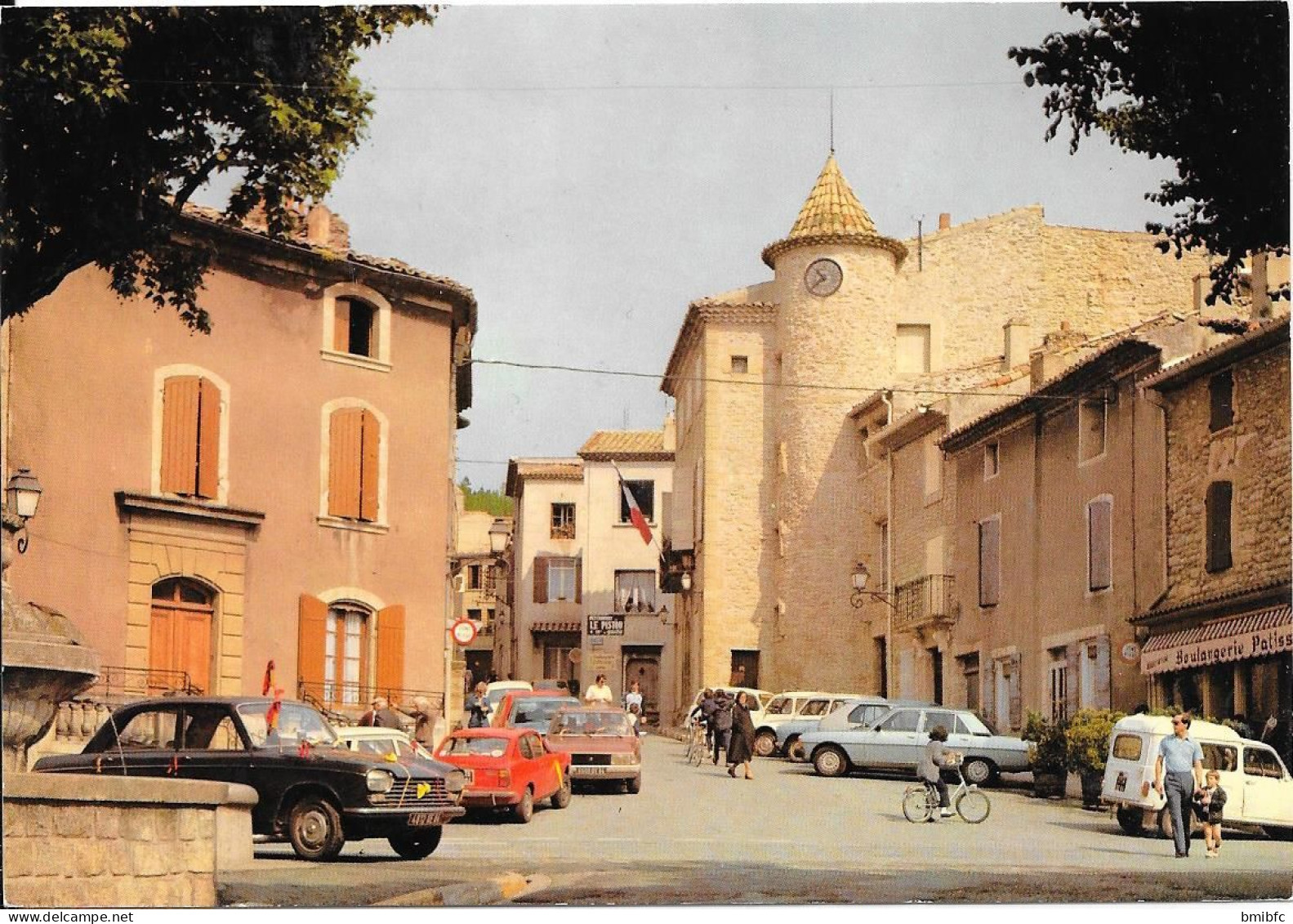 CHATEAUNEUF DU PAPE - La Grande Rue Et La Mairie - Chateauneuf Du Pape