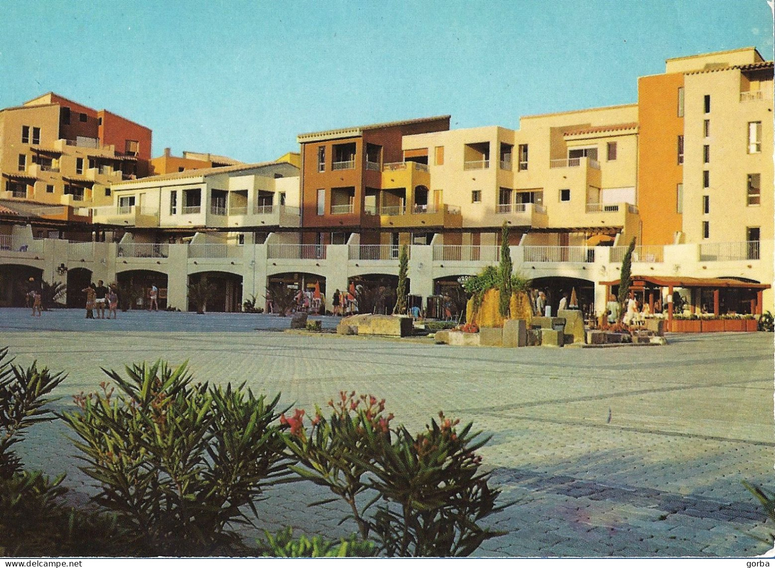 *CPM - 34 - AGDE - Cap D'Agde - Place Richelieu - Agde