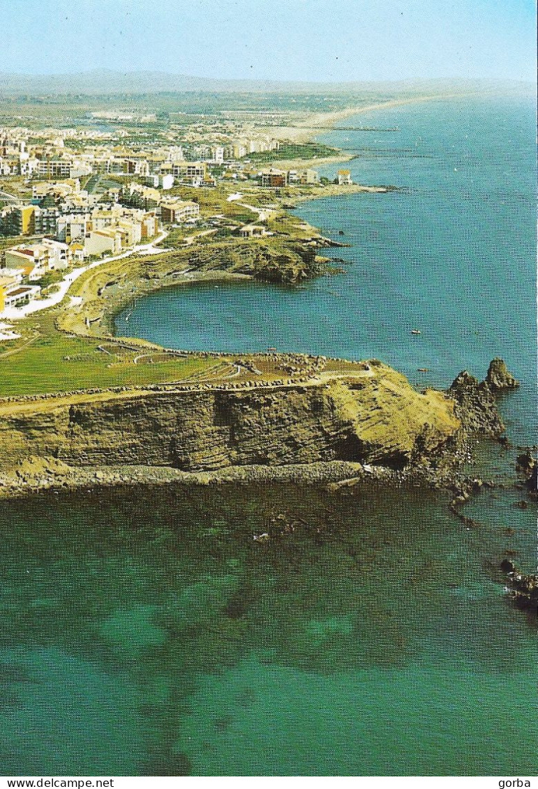 *CPM - 34 - AGDE - Cap D'Agde - Les Falaises, La Grande Conque, Les Rochers Des 2 Frères Et Le Môle  Au Fond - Agde