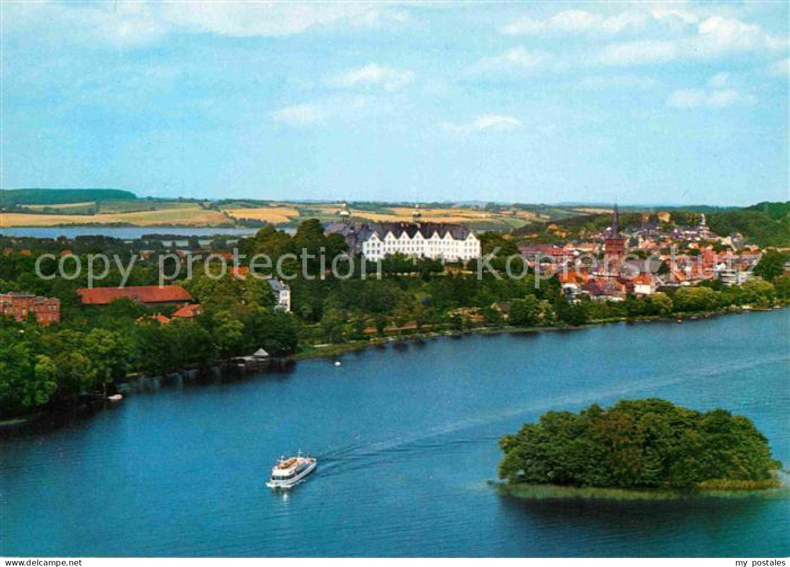 72823413 Ploen See Insel Schloss Seenplatte Holsteinische Schweiz Fliegeraufnahm - Ploen