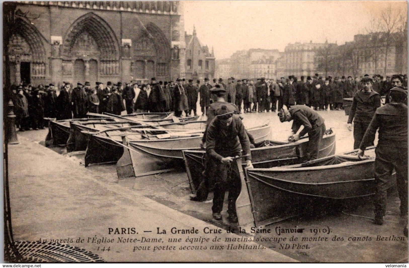 20734 Cpa Paris - Crue 1910 - Au Parvis De L'Eglise Notre Dame ... - Alluvioni Del 1910