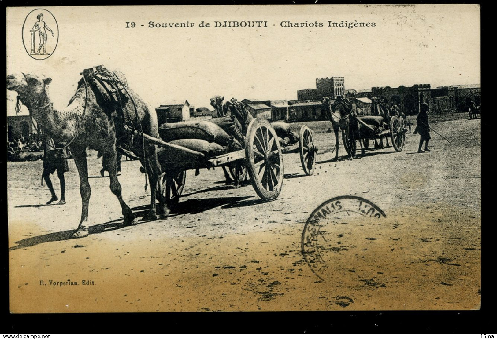 Souvenir De  Djibouti Chariots Indigènes 1920 Carte Tachée Timbre Décollé - Djibouti