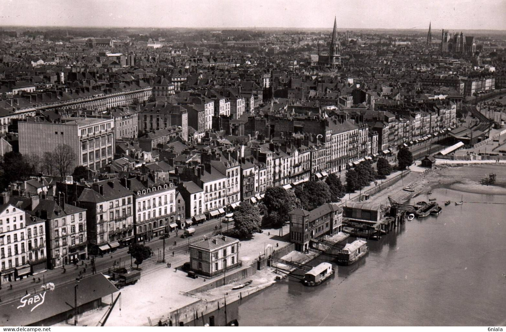 NANTES 44  Vue Panoramique ( Bateaux )    (21601 ) - Nantes