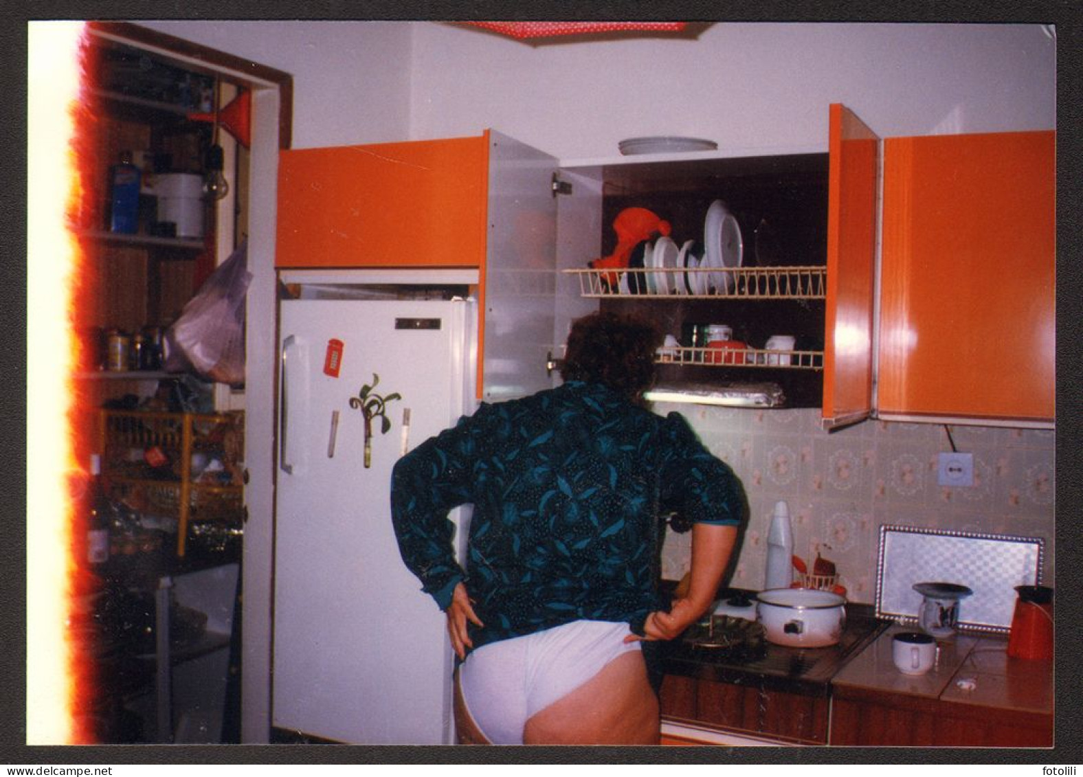 Women Girl In The Kitchen Show Ass Pants Old Photo 13x9 Cm #39821 - Personnes Anonymes