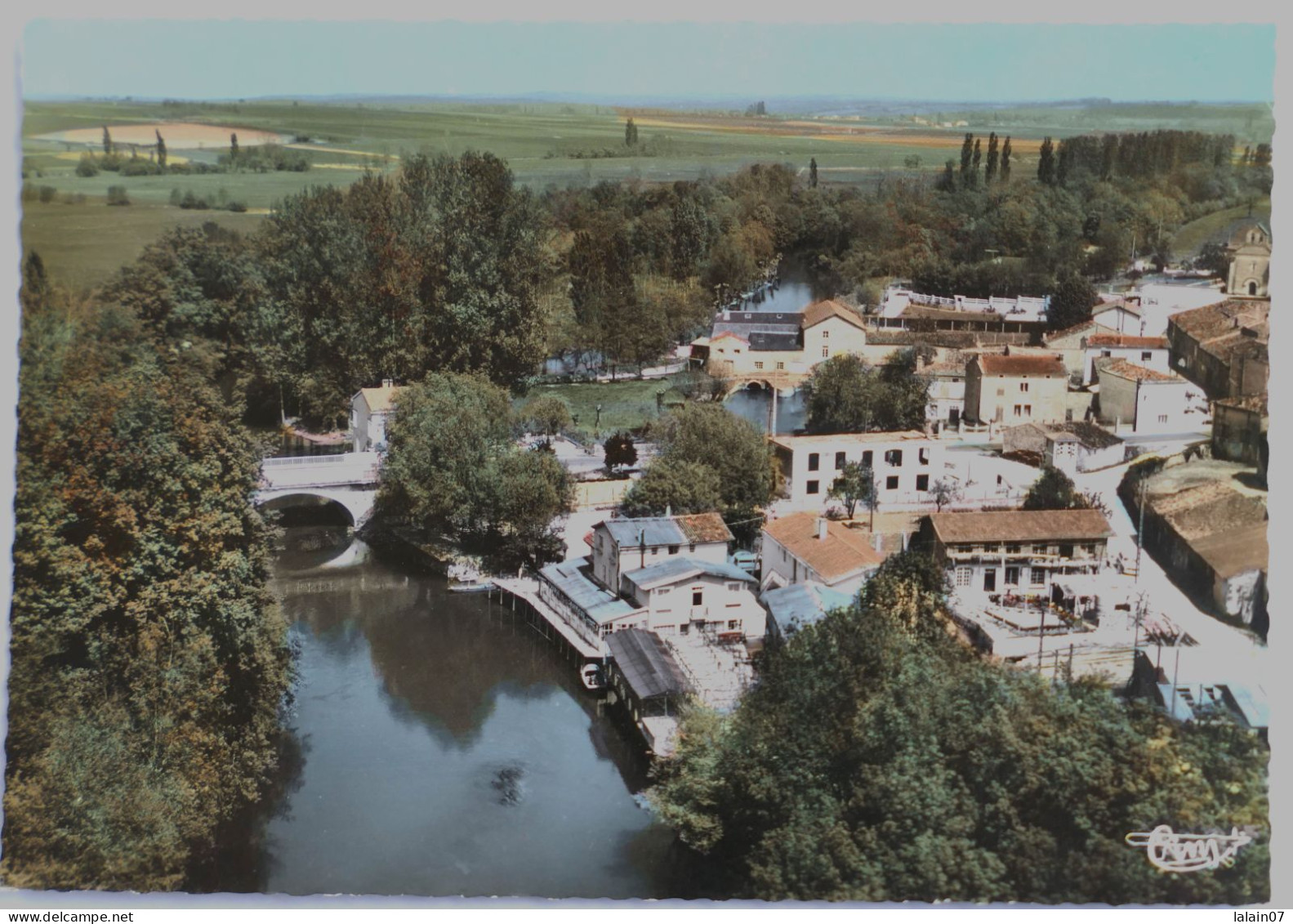 Carte Postale : 16 : LA CHAPELLE (Charente) : Vue Aérienne. Les Rives De La Charente Et La "Chaumière", En 1968 - Other & Unclassified