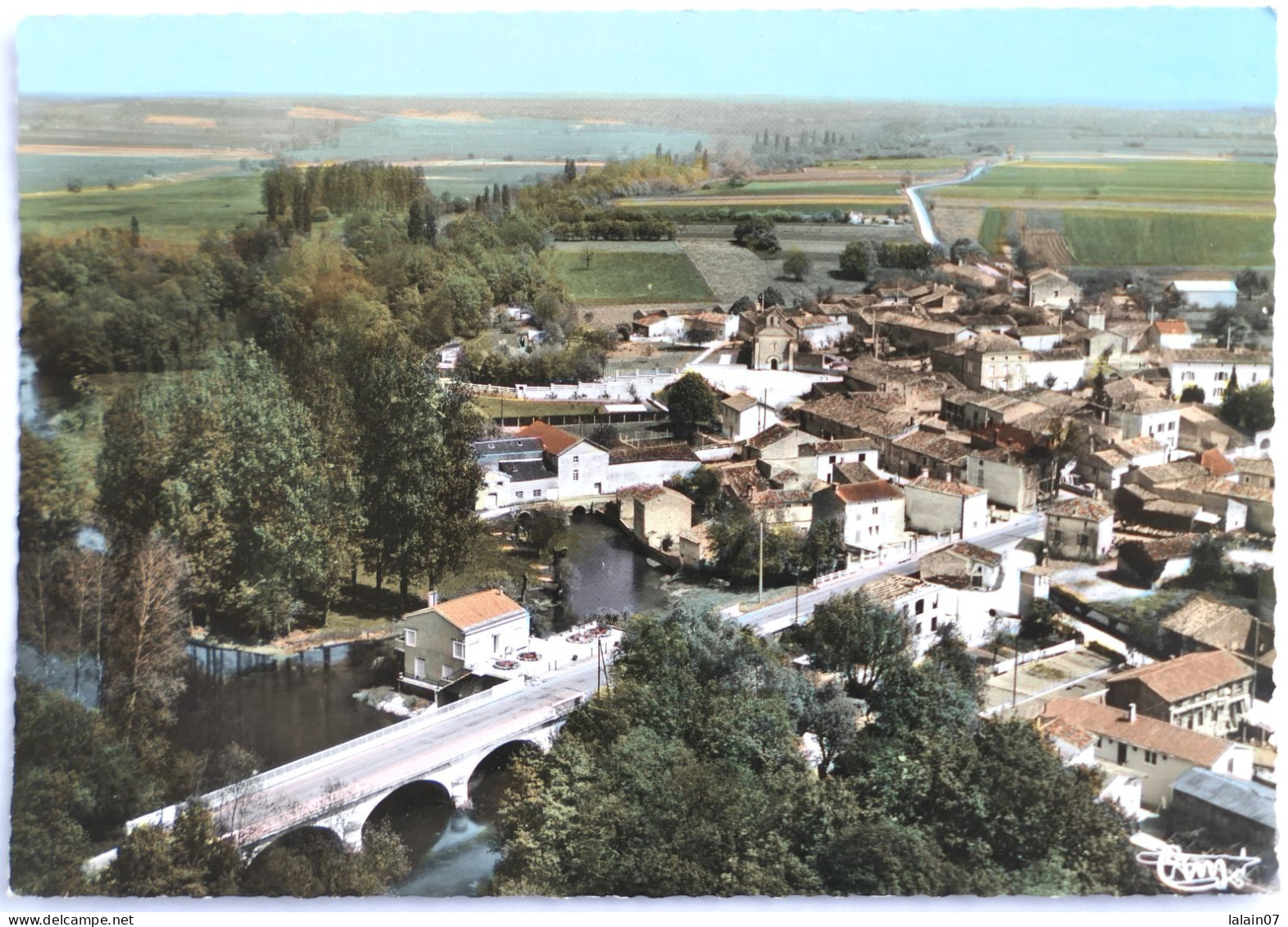 Carte Postale : 16 : LA CHAPELLE (Charente) : Vue Aérienne. Le Pont Et Les Rives De La Charente, En 1968 - Otros & Sin Clasificación