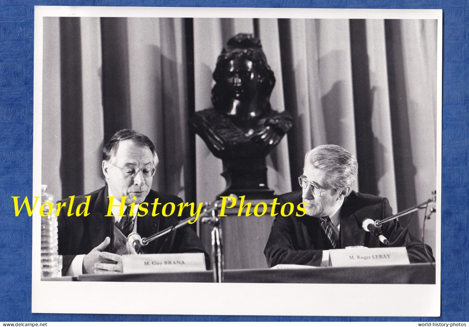 Photo D'un Rassemblement Politique à Identifier - Guy BRANA Et Roger LERAY - Vers 1980 ? - Marianne - Homme Franc Maçon - Célébrités